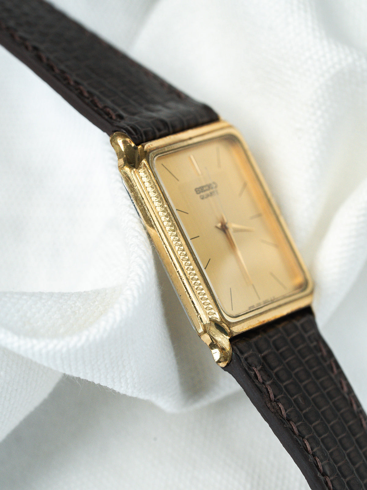 Fond de boîte acier avec référence - Montre Seiko Quartz 9521-5040 - Atelier Victor