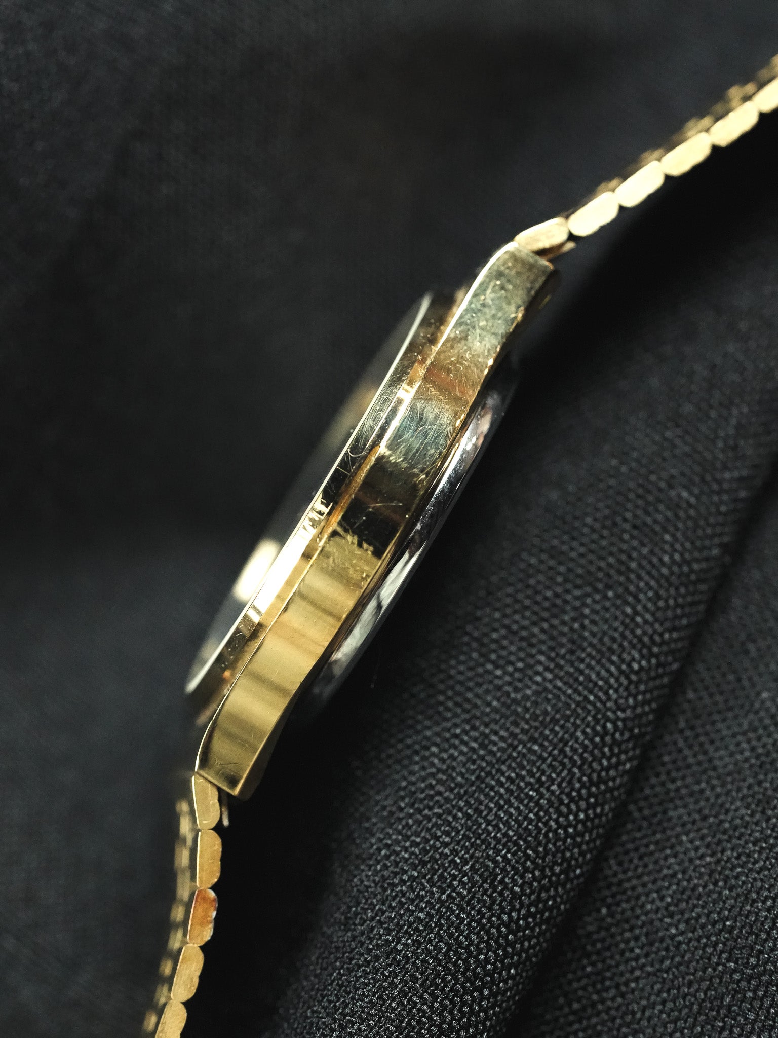 Microma Swiss - Romain Blanc Bracelet intégré plaqué or - Neuve de stock - 1990s