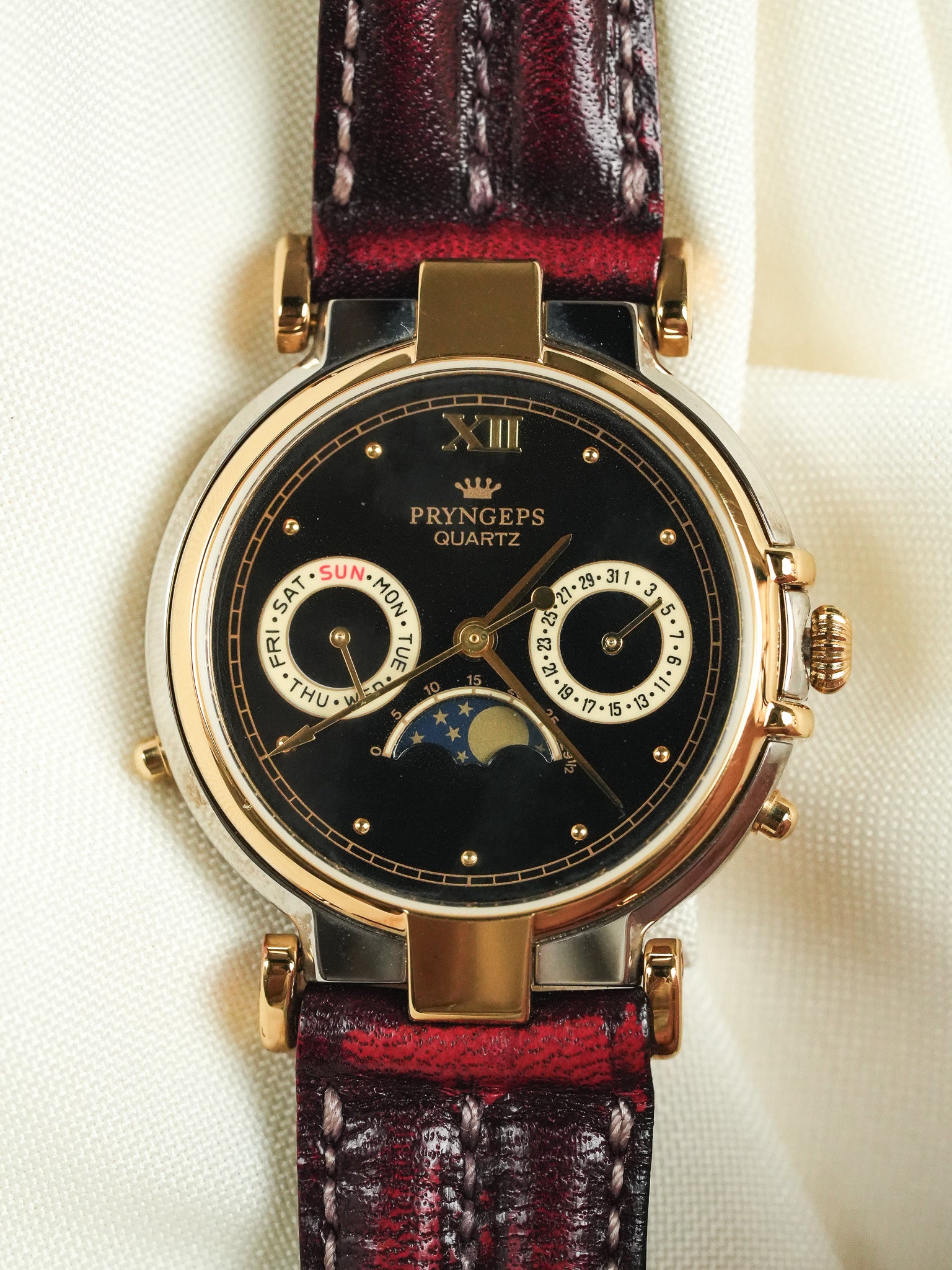 Pryngeps - Triple Date Phase de lunette Guilloché or cadran noir - NOS - 1990s