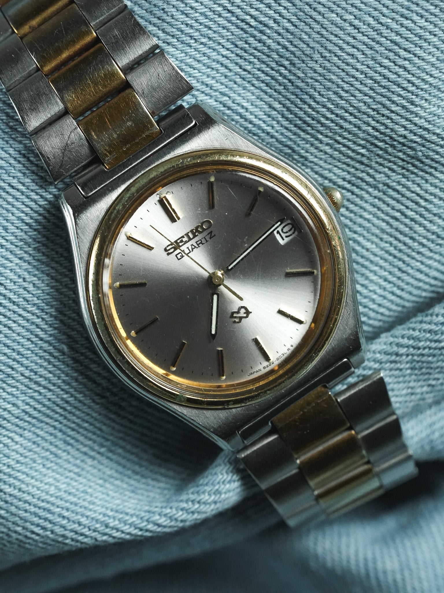 Seiko - SQ Acero Oro Fecha Esfera plata - 1982 