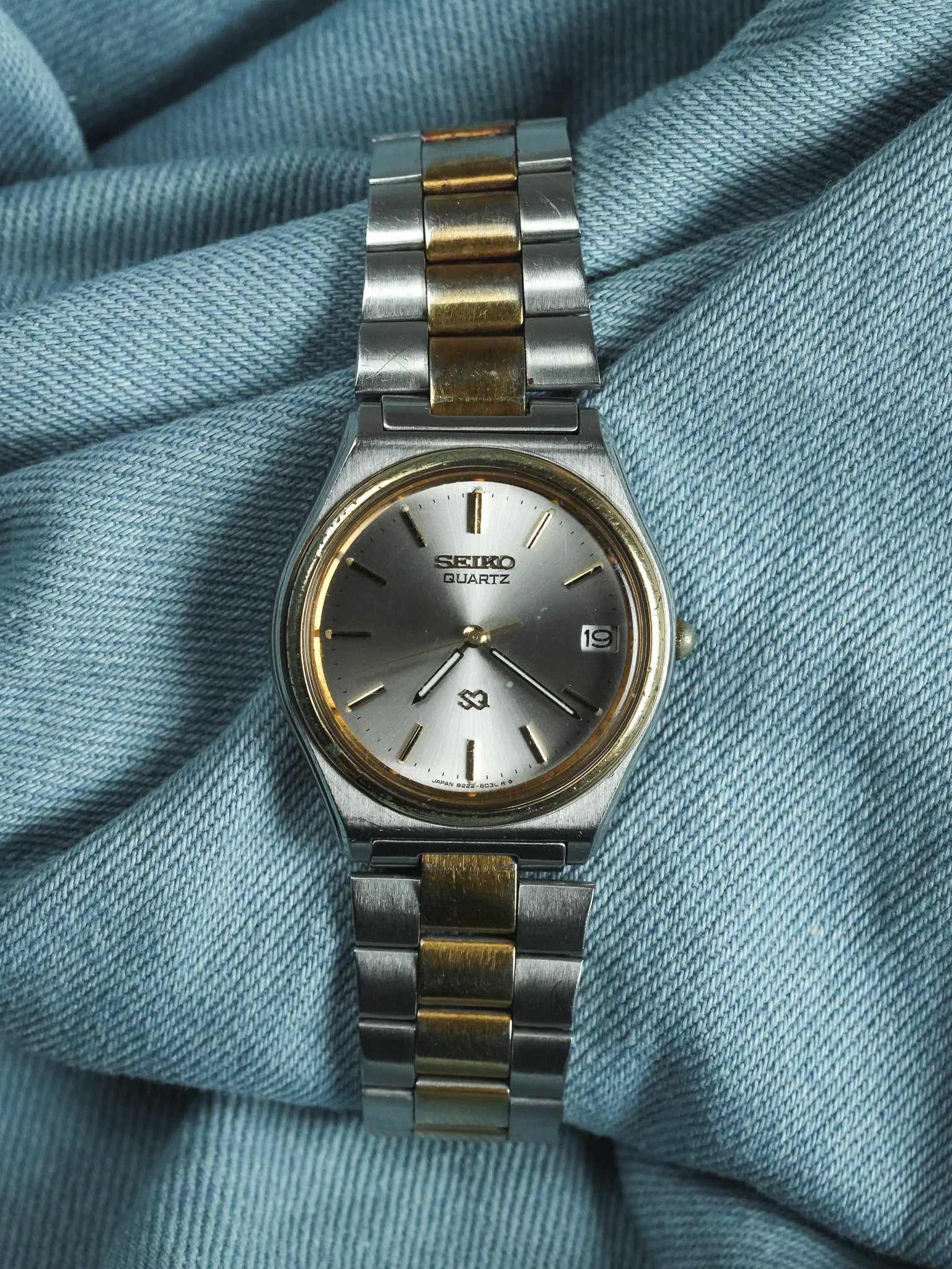 Seiko - SQ Acero Oro Fecha Esfera plata - 1982 