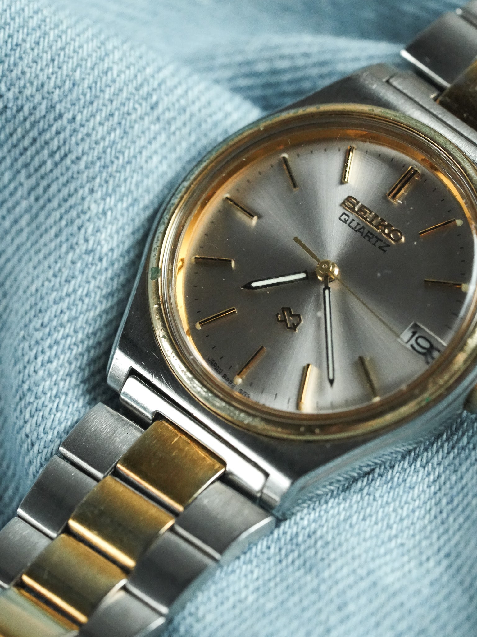 Seiko - SQ Acero Oro Fecha Esfera plata - 1982 