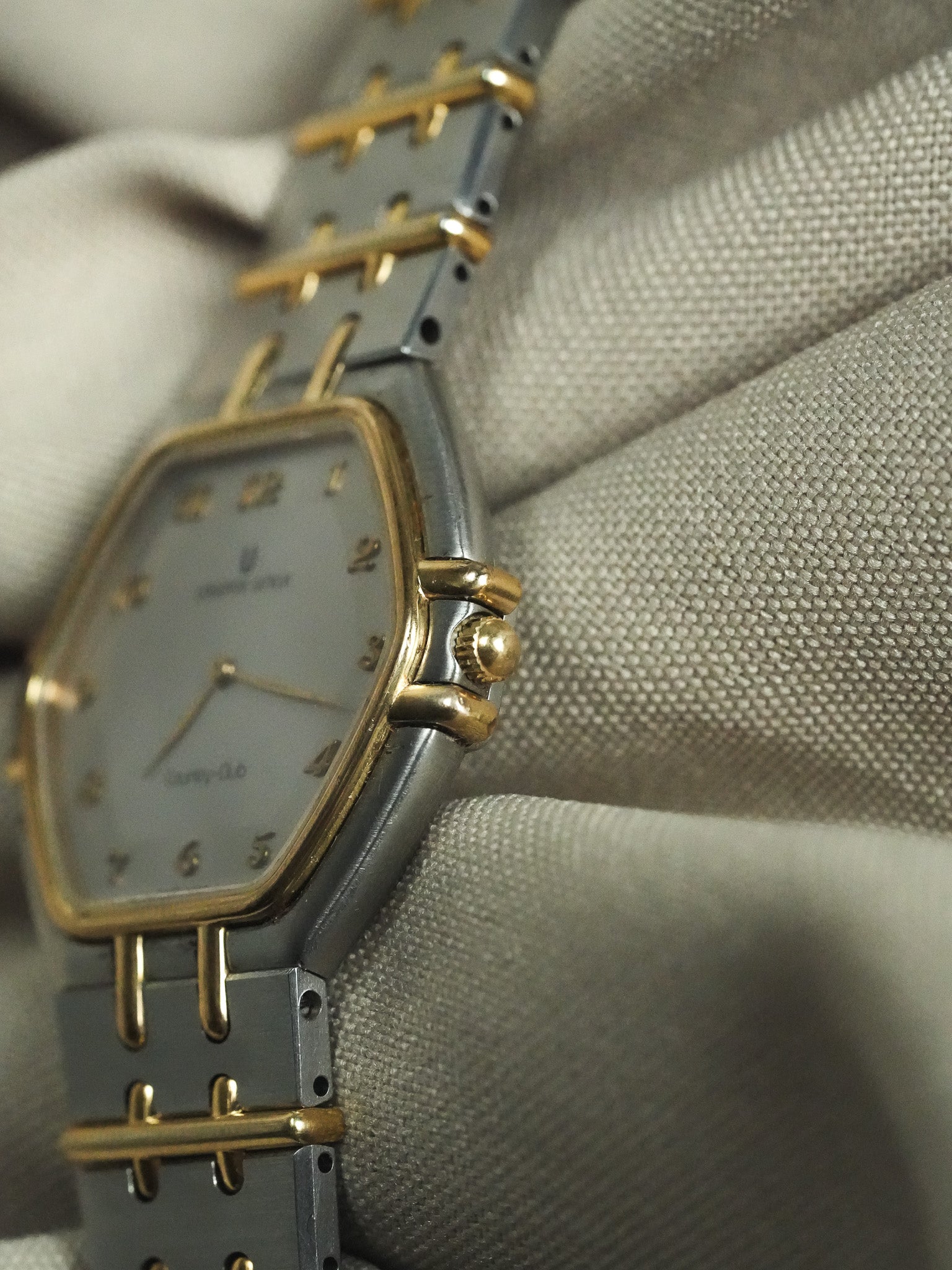 Universal Genève - 617.100 Country Club Steel Gold Octagonal - Paper - 1987 