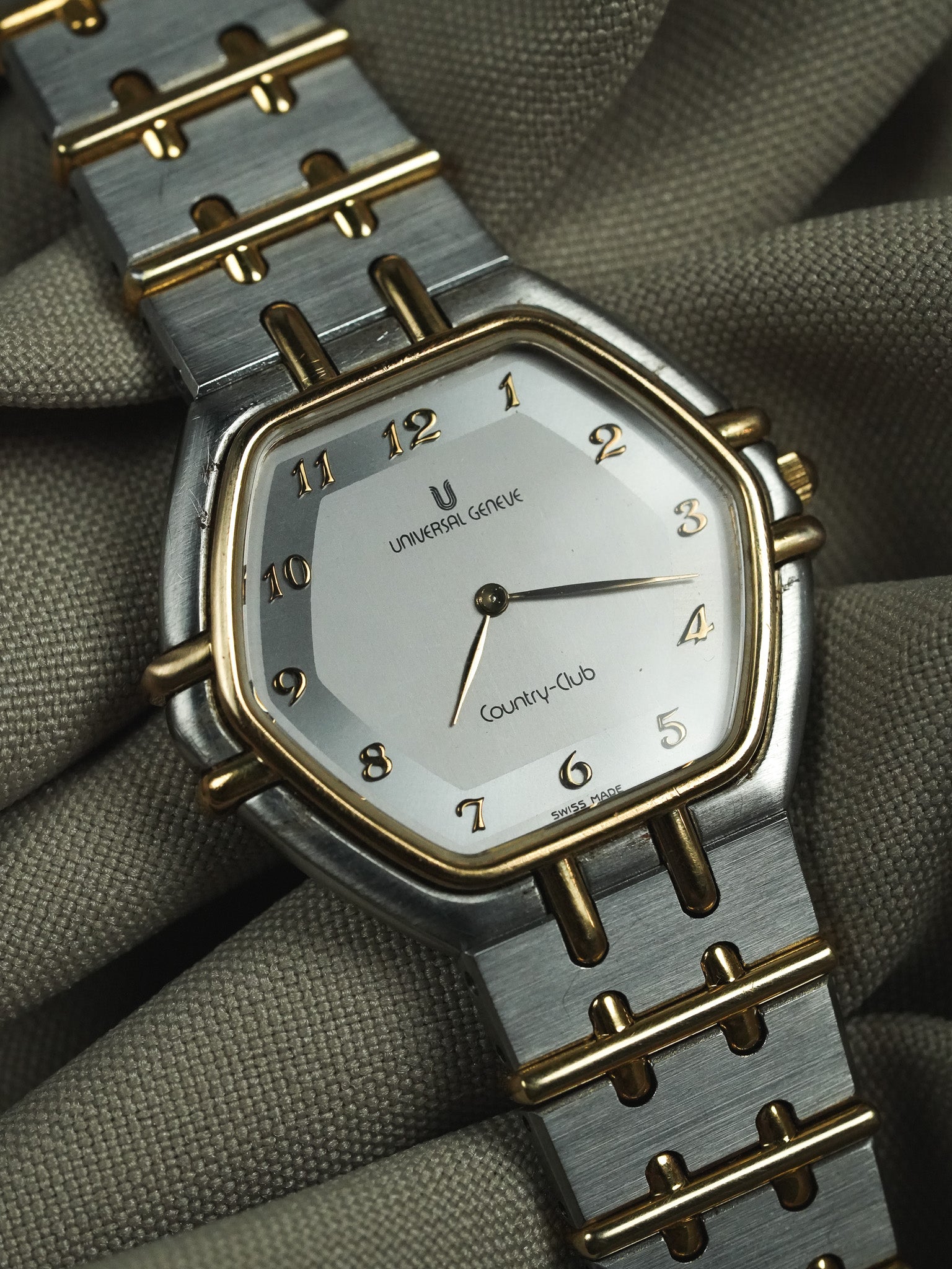 Universal Genève - 617.100 Country Club Steel Gold Octagonal - Paper - 1987 