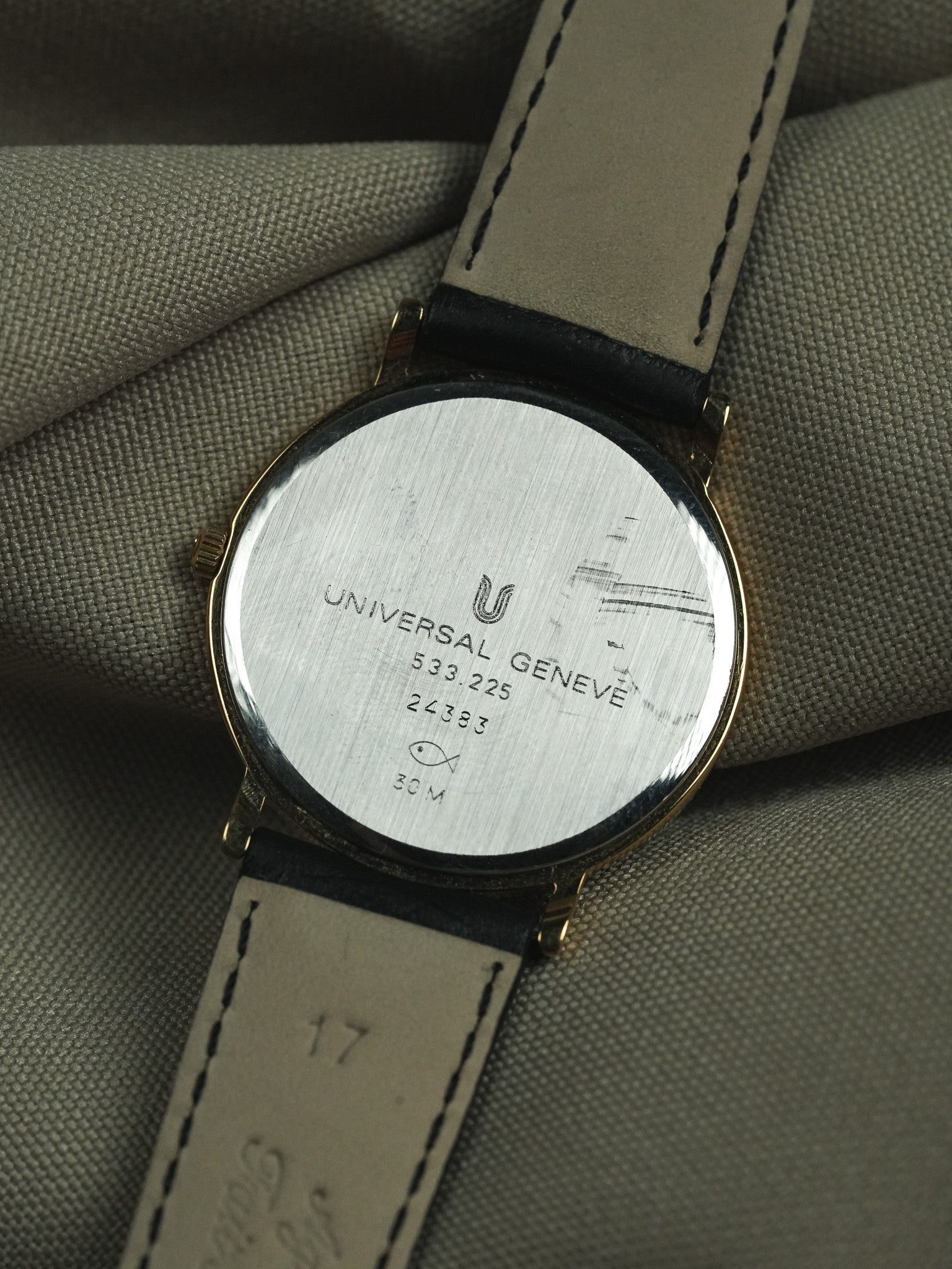 Universal Genève - Gris Guilloché Chapado en oro - Papel - 1980s 