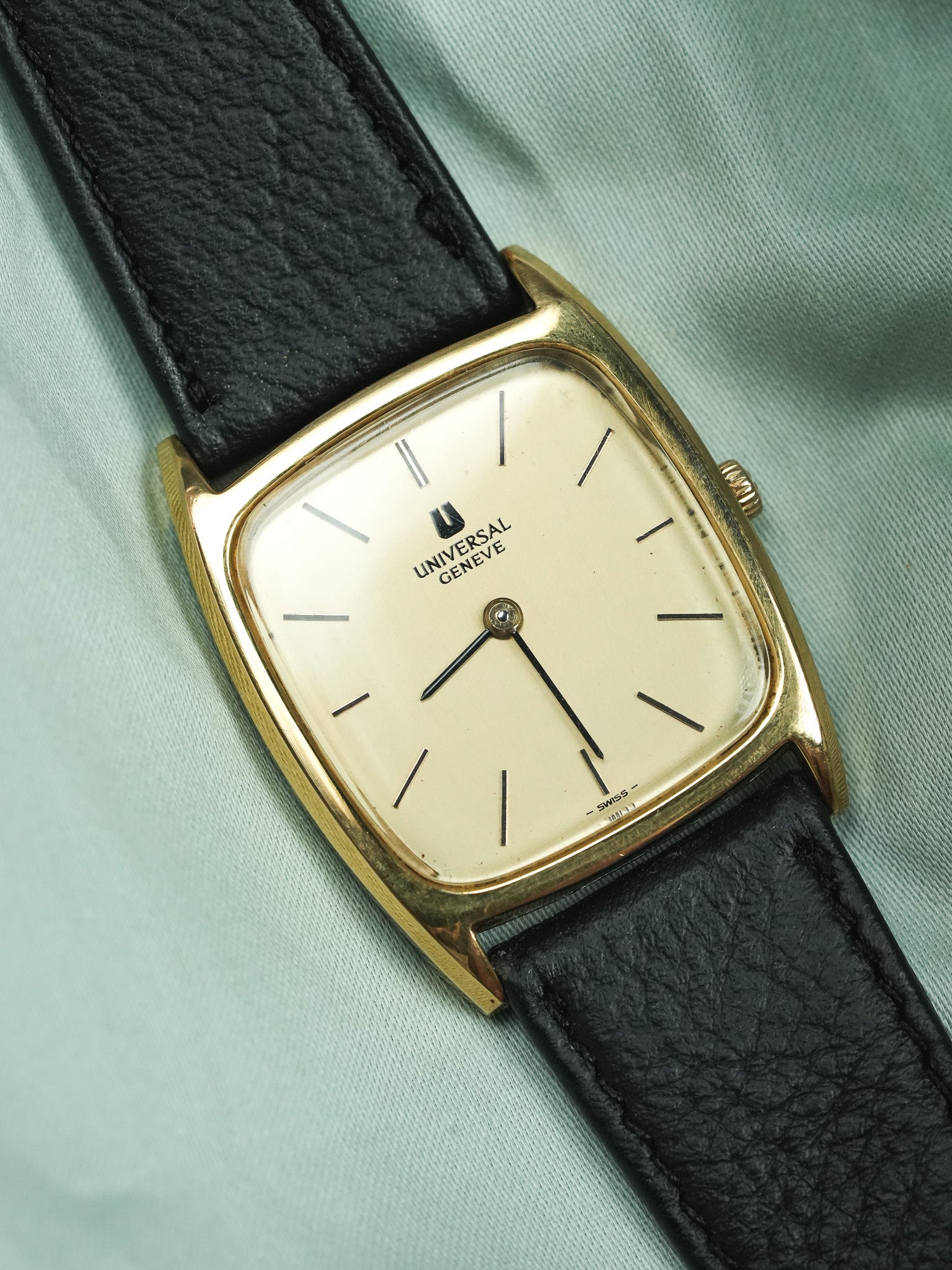 Universal Genève - Extra plate Manuel Tonneau Gold - 1970s 