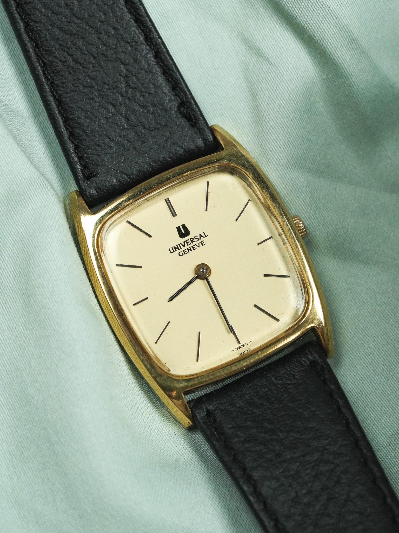 Universal Genève - Extra plate Manuel Tonneau Gold - 1970s 