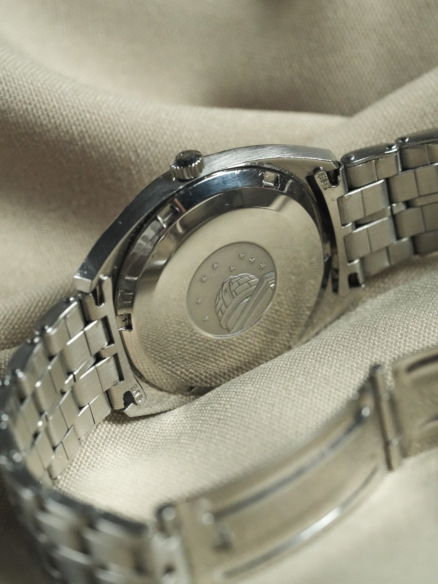 Omega - Constellation C-Shape 168.029 Gerald Genta White Gold Bezel Linen Dial - 1967 