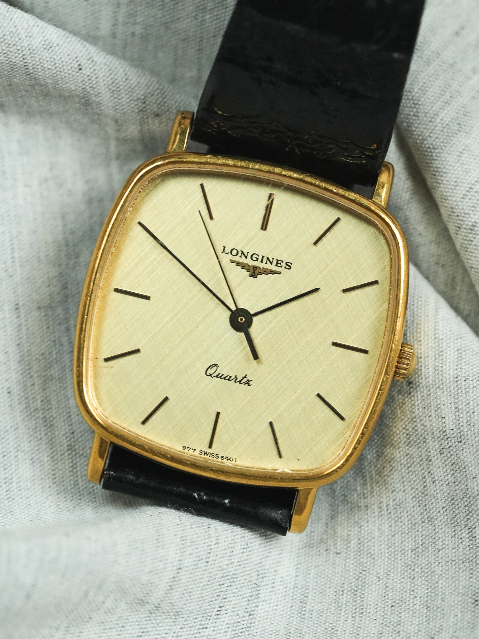 Longines - Cushion Gold Linen Dial all original - 1980s 