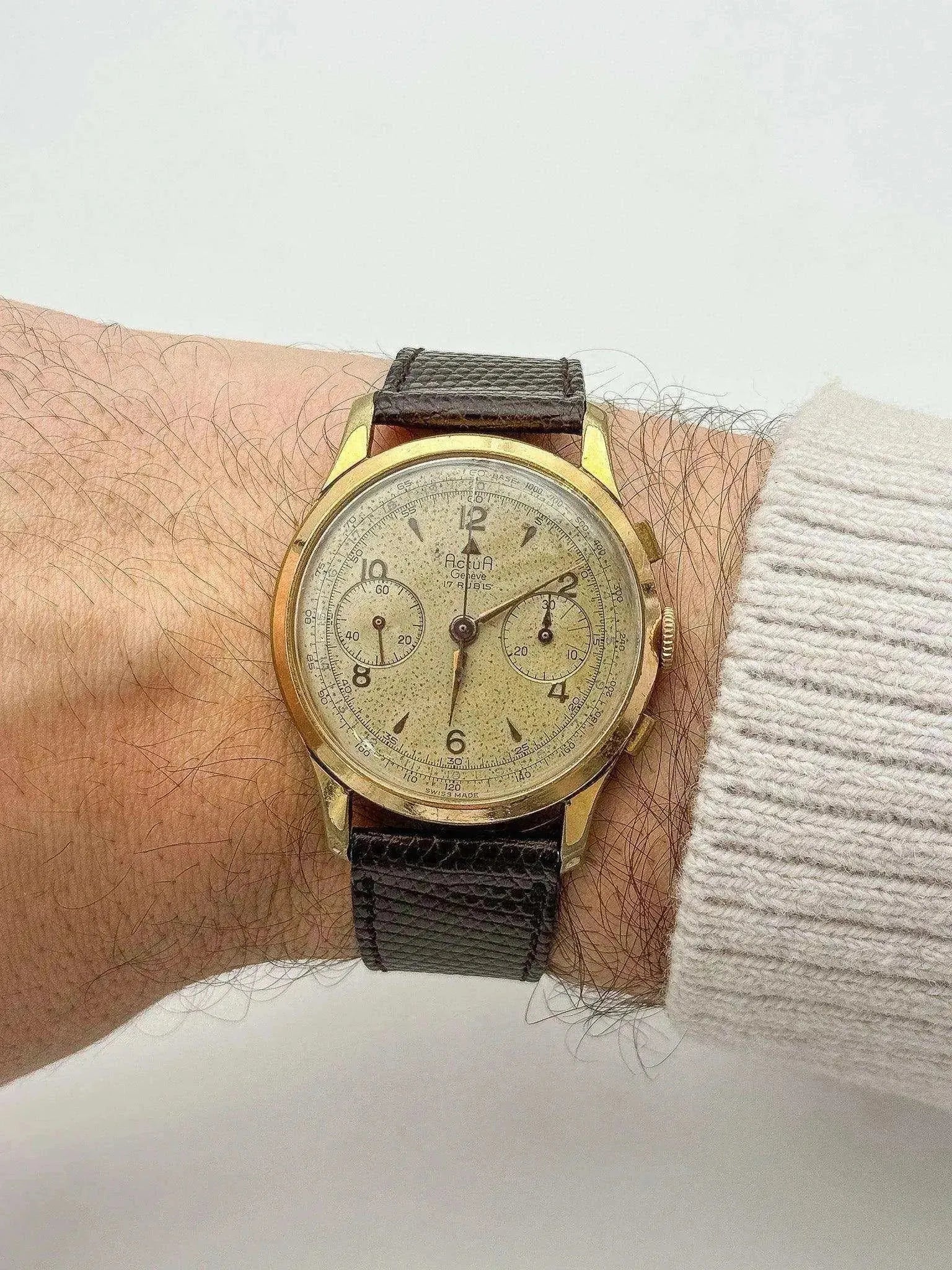 Actua Genève - Chrono Landeron Plaqué or - 1950s - Atelier Victor Paris - Vintage Watch Shop Dubai