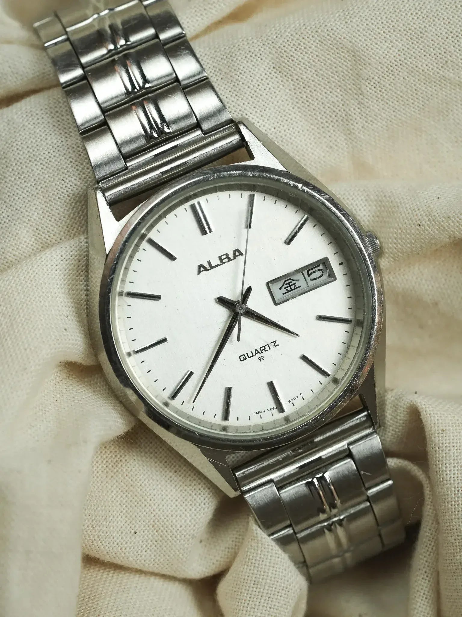 Alba quartz vintage watch with white dial, steel bracelet, day-date display