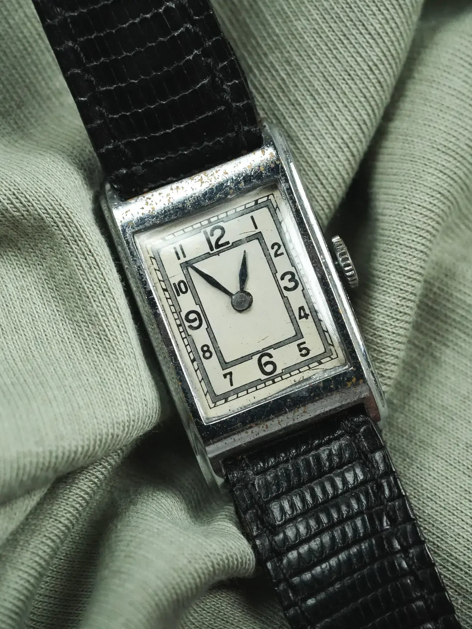 Dalton K925-1257CR Orologio Da Parete A Righe Design Triangolare Cromato