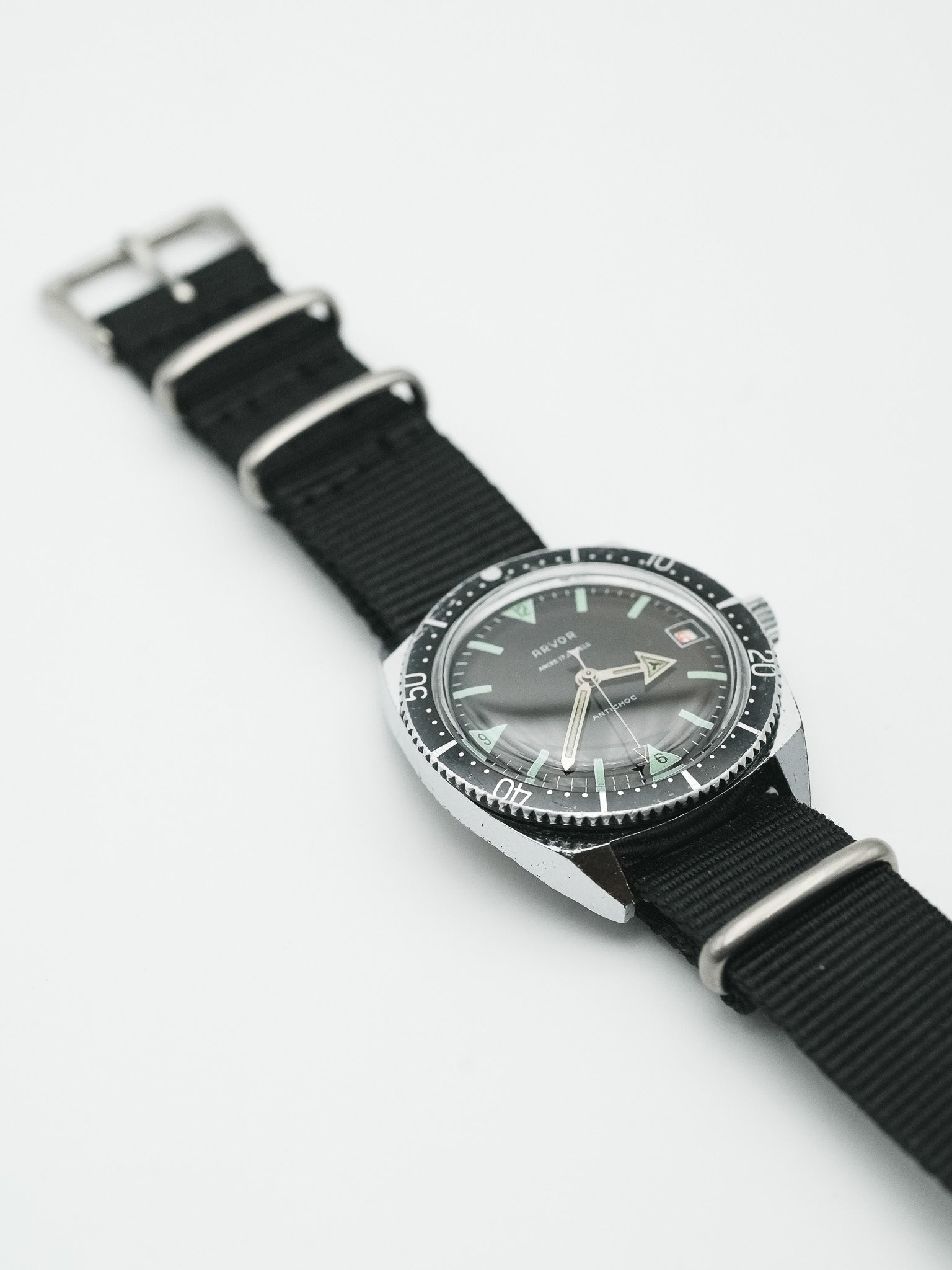 Arvor - Plongeuse Cadran noir - 1960s - Atelier Victor Paris - Vintage Watch Shop Dubai