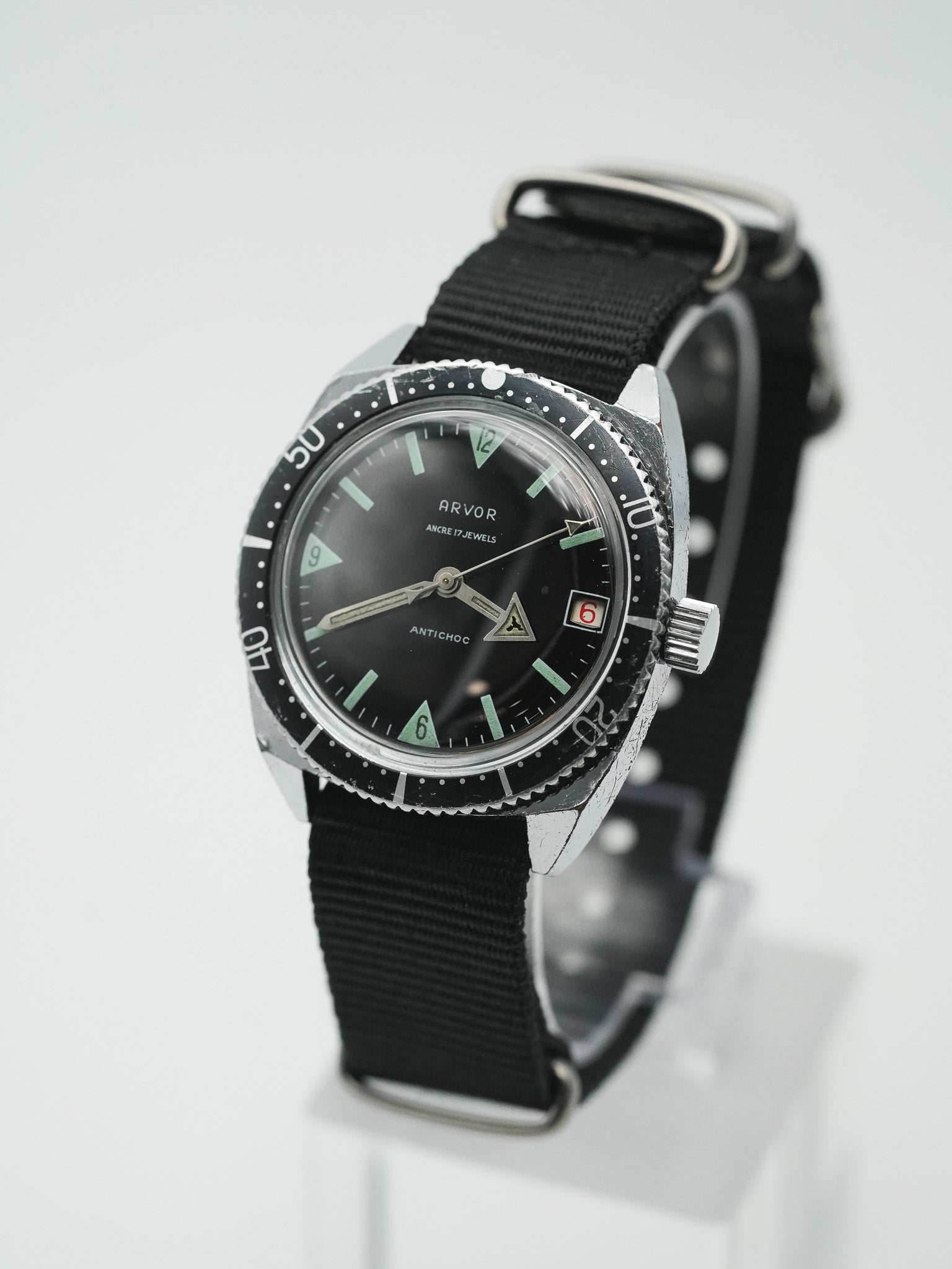 Arvor - Plongeuse Cadran noir - 1960s - Atelier Victor Paris - Vintage Watch Shop Dubai