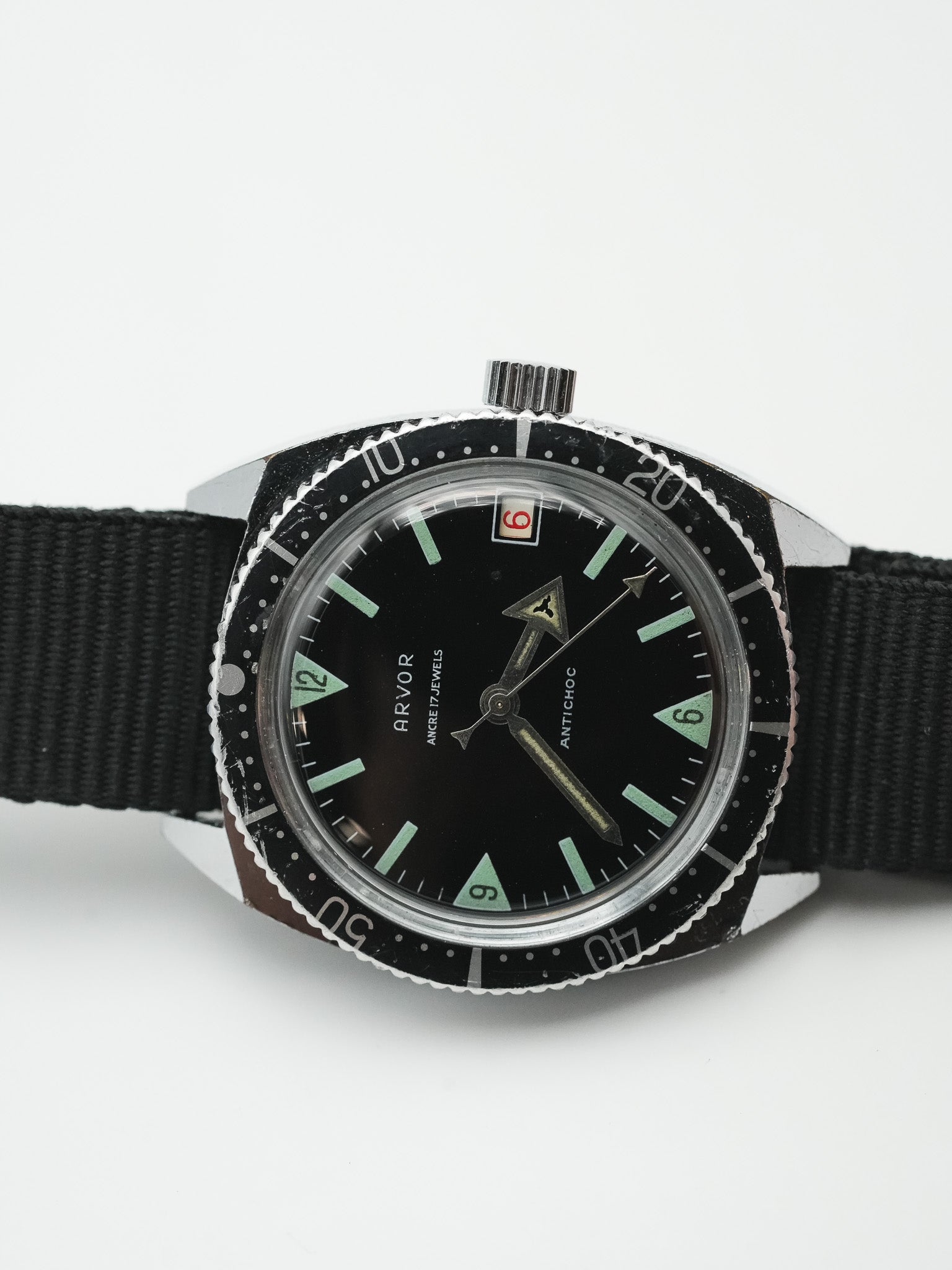 Arvor - Plongeuse Cadran noir - 1960s - Atelier Victor Paris - Vintage Watch Shop Dubai