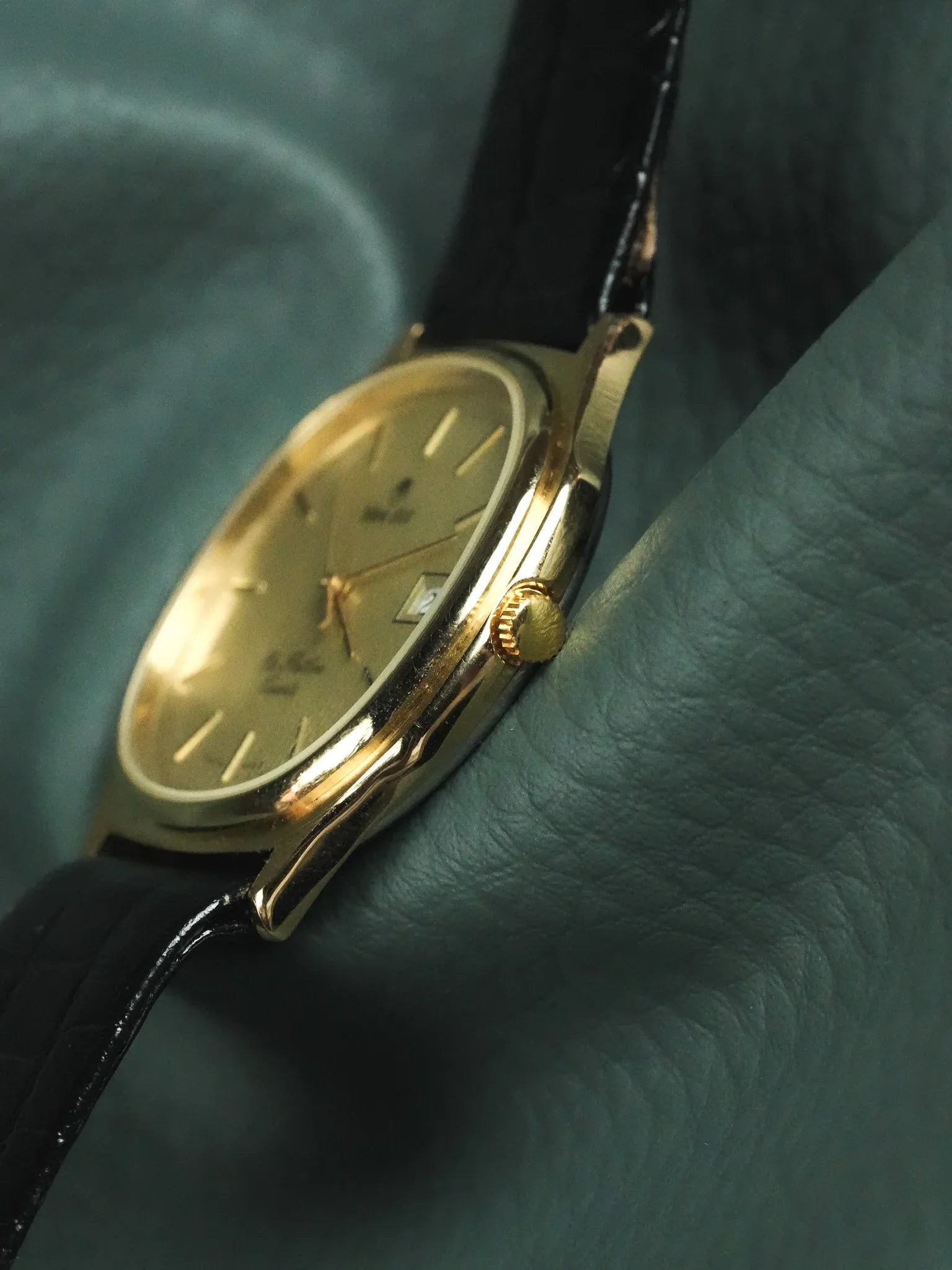 Blue Dot - Tonneau Or Eta Flatline Quartz - NOS - 1990s - Atelier Victor