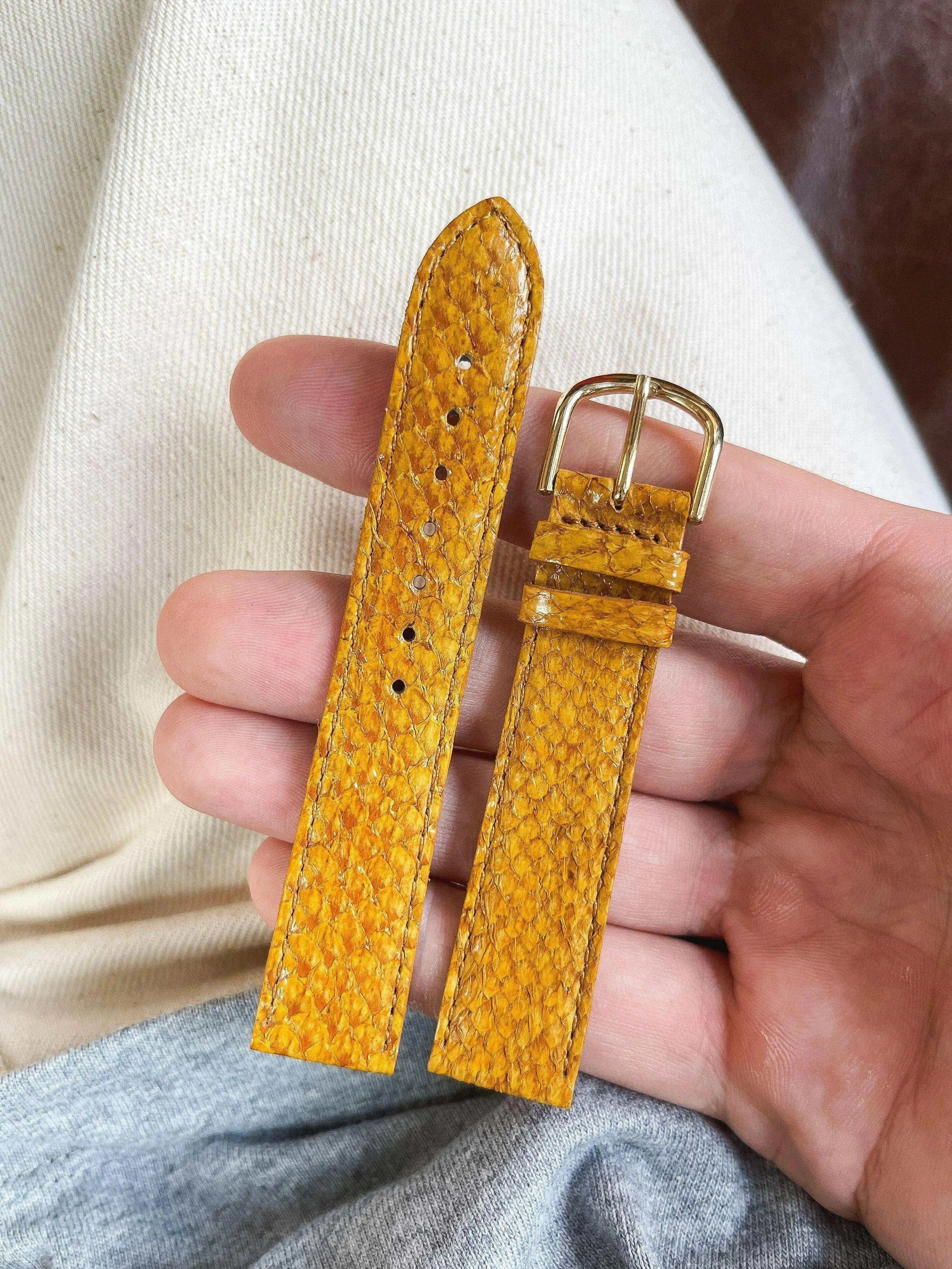 Bracelet de montre moutarde - Cuir Saumon - Atelier Victor Paris - Vintage Watch Shop Dubai