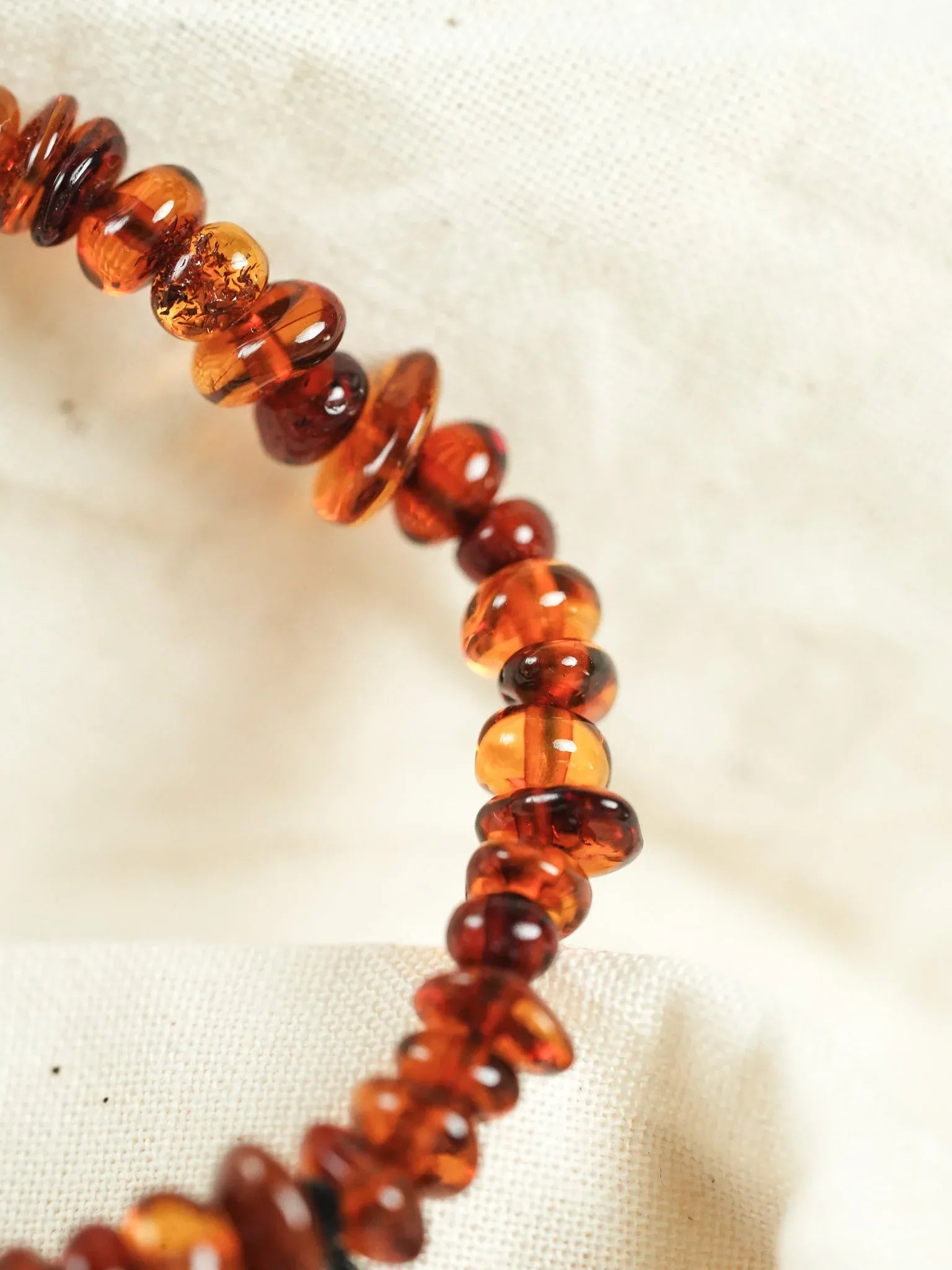 Bracelet en Ambre Baltique naturel - Plaques Orange Foncé - Atelier Victor