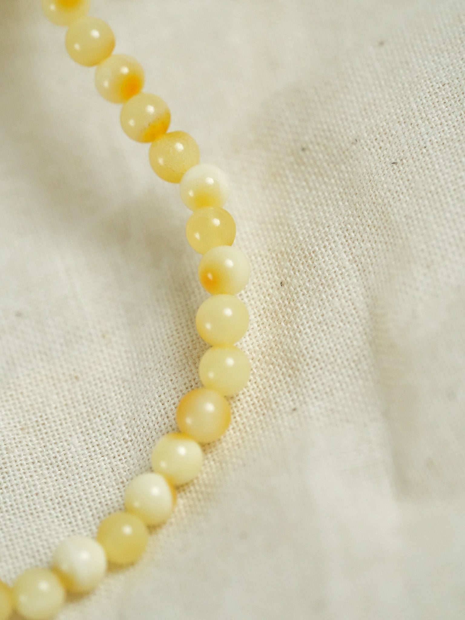 Bracelet en Ambre Baltique naturel - Rondes fines Jaune clair - Atelier Victor - Vintage  Shop