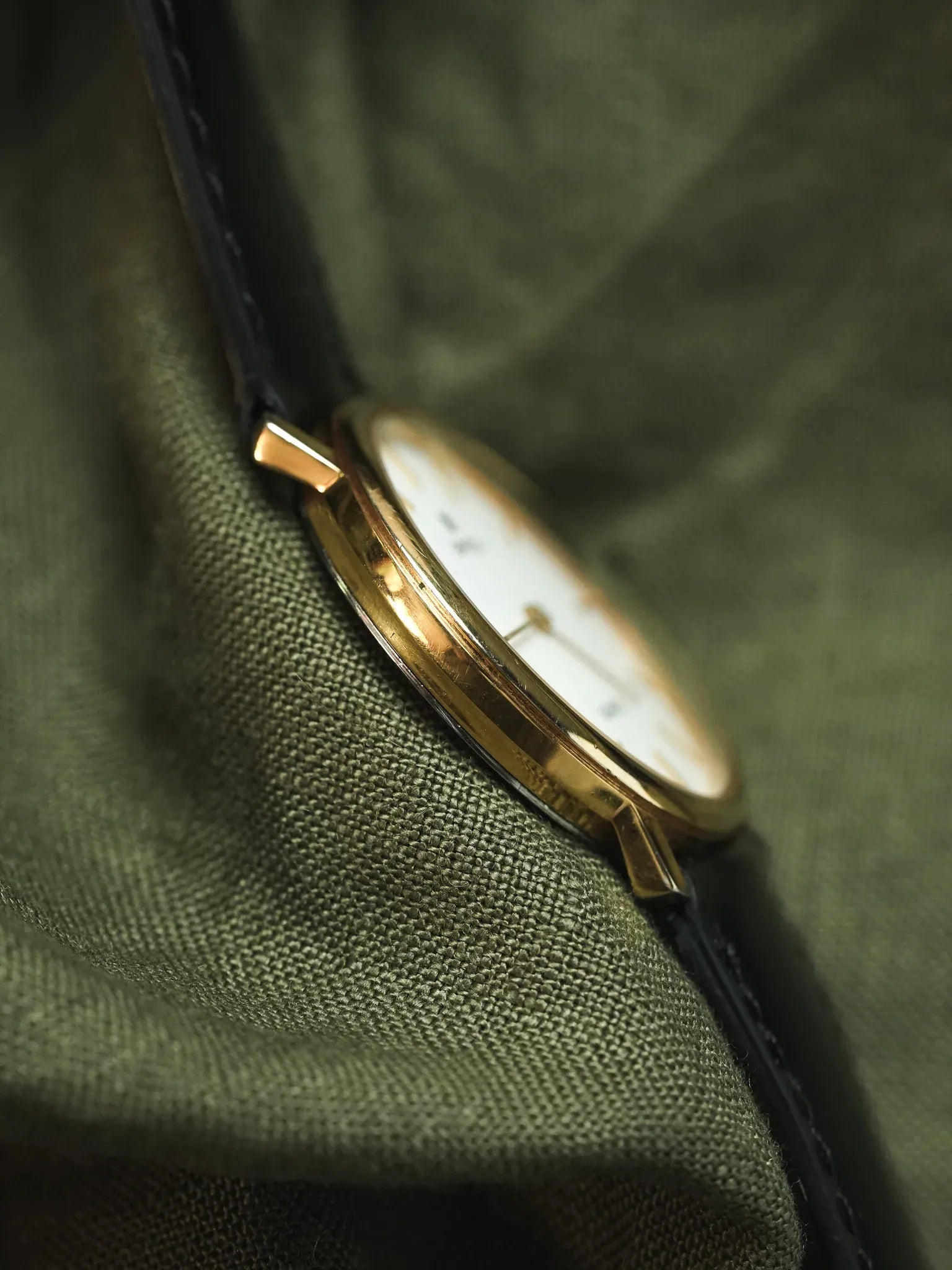 Breil - Ronde Or Tapisserie Blanc - 1990s - Atelier Victor - Vintage  Shop