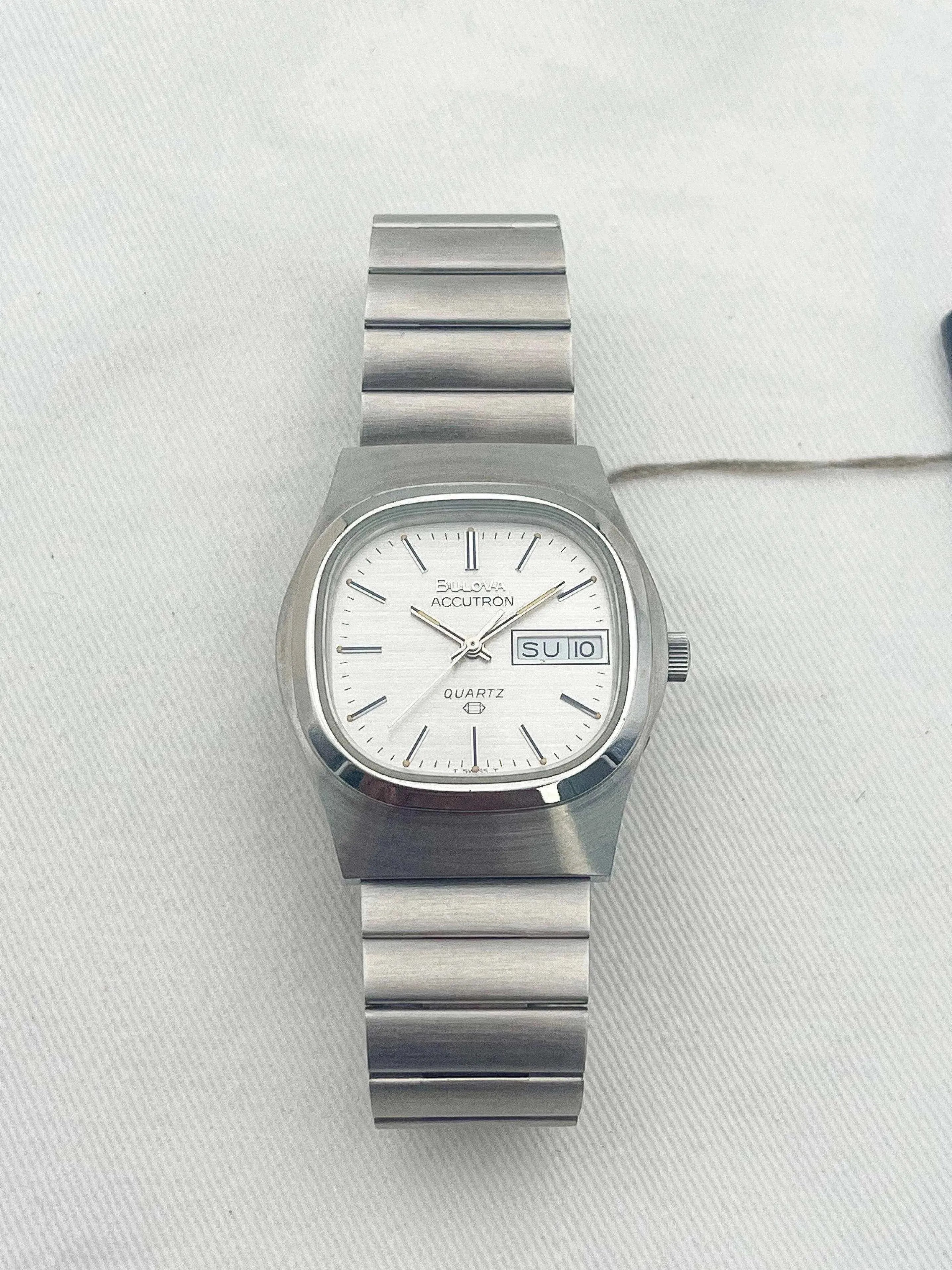 Bulova - Accutron Grey Dial NOS - 1980's - Atelier Victor Paris - Vintage Watch Shop Dubai