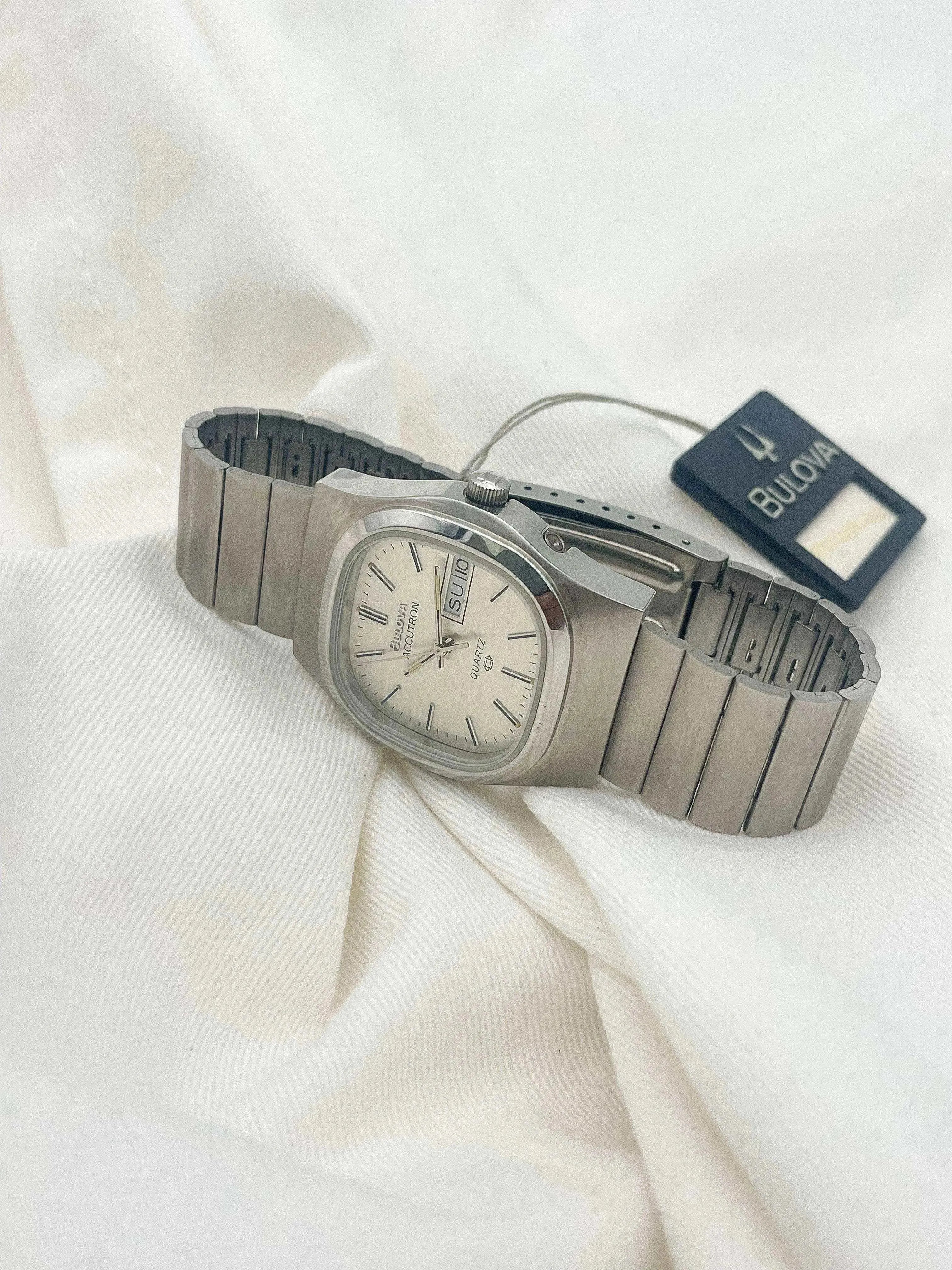 Bulova - Accutron Grey Dial NOS - 1980's - Atelier Victor Paris - Vintage Watch Shop Dubai