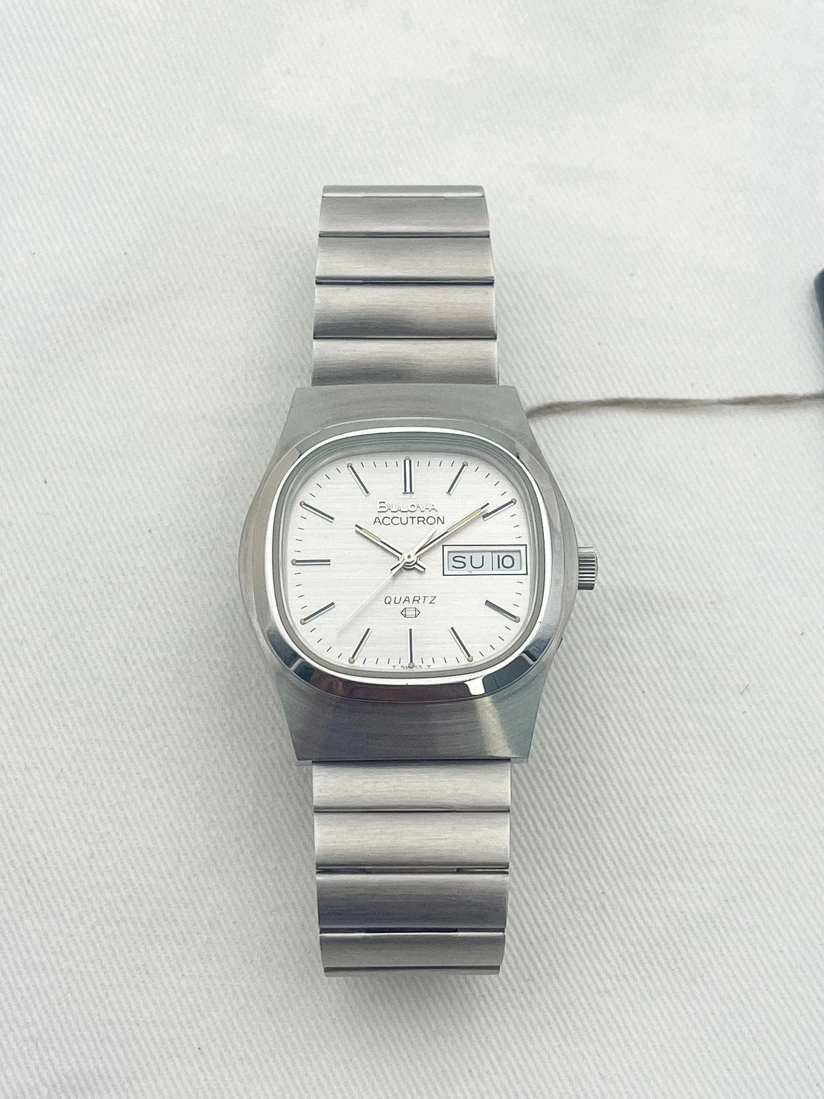 Bulova - Accutron Grey Dial NOS - 1980's - Atelier Victor - Vintage  Shop