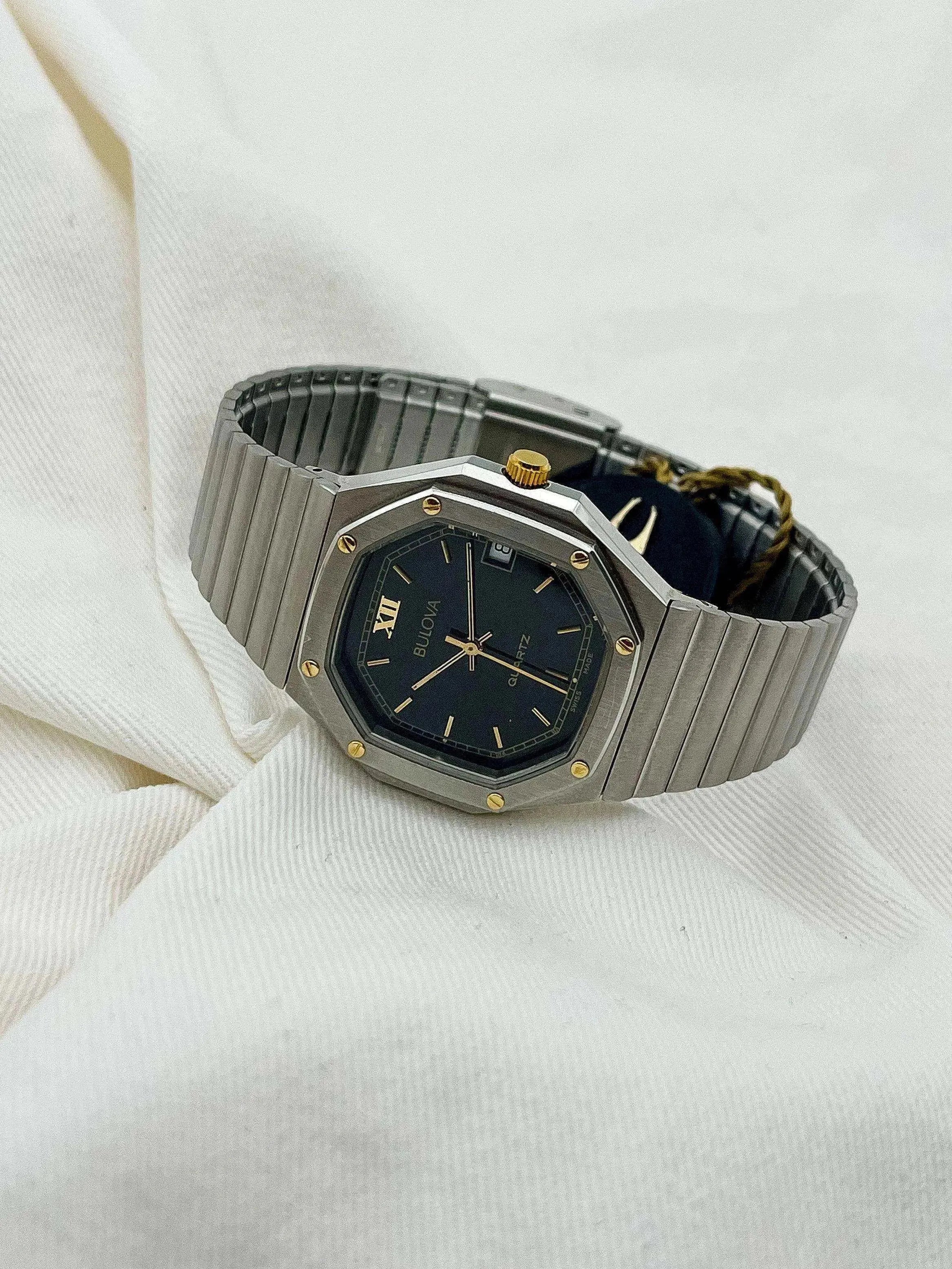 Bulova - Black Dial Royal NOS - 1980s - Atelier Victor Paris - Vintage Watch Shop Dubai