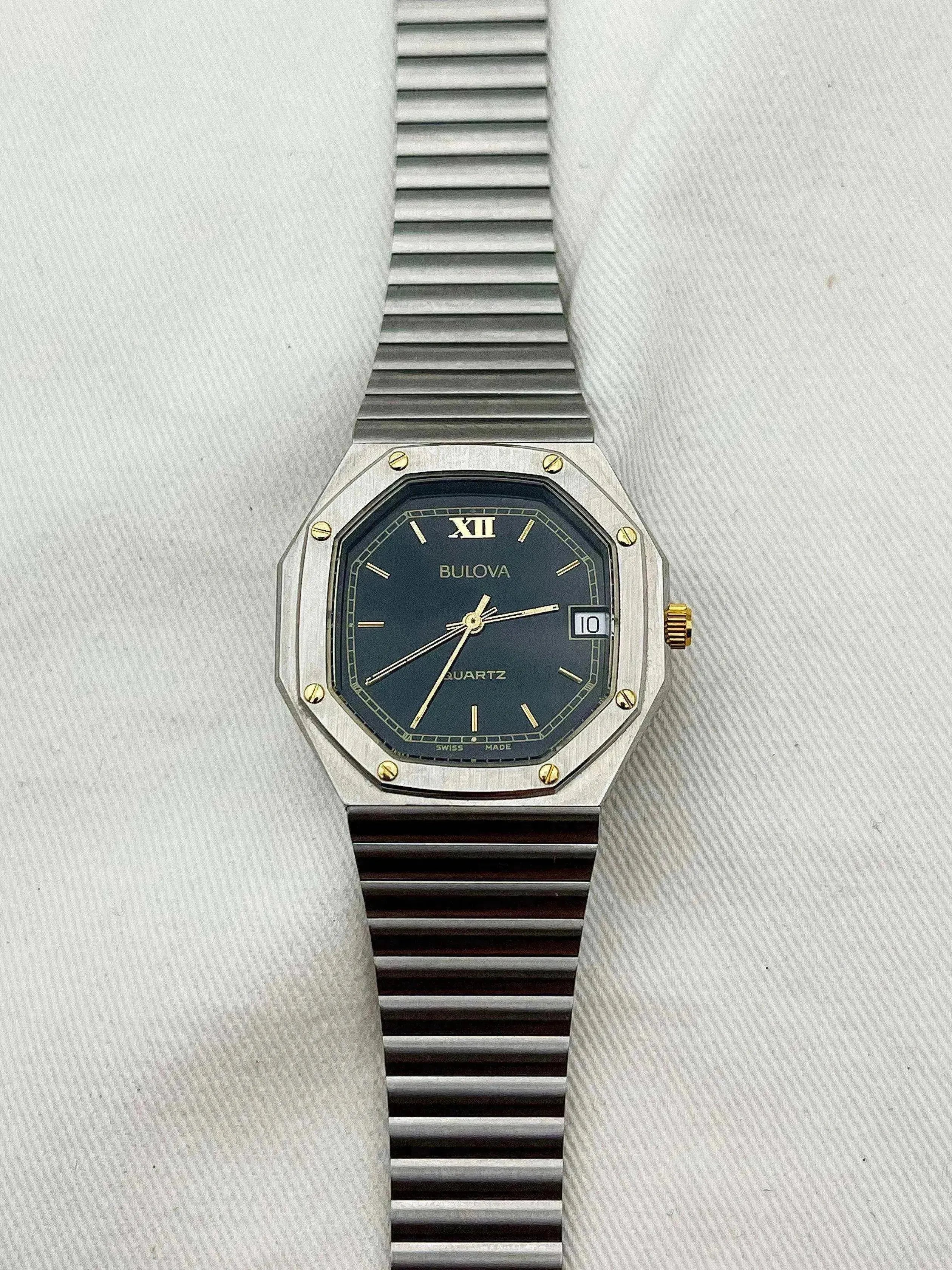 Bulova - Black Dial Royal NOS - 1980s - Atelier Victor Paris - Vintage Watch Shop Dubai