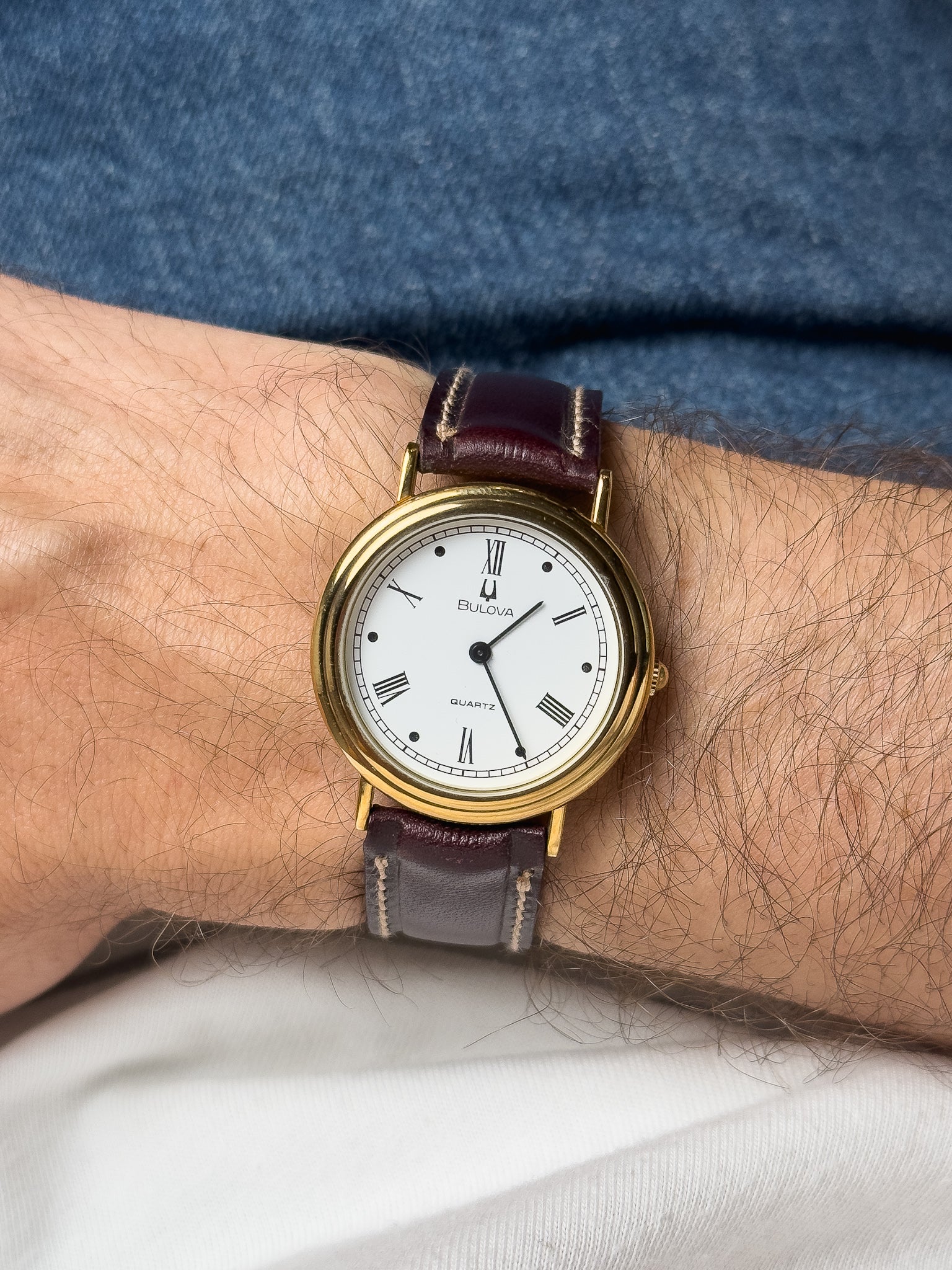Bulova - Boitier Guilloché doré cadran blanc romain - 1990s - Atelier Victor - Vintage  Shop