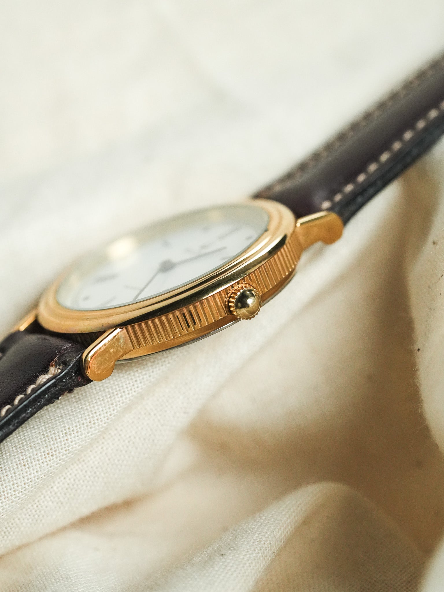 Bulova - Boitier Guilloché doré cadran blanc romain - 1990s - Atelier Victor - Vintage  Shop