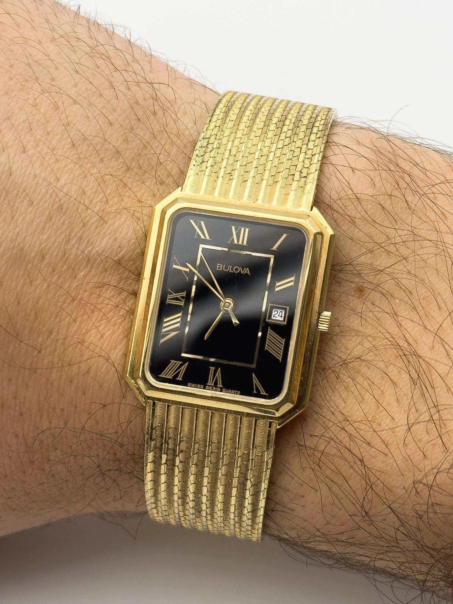 Bulova - Gold Bracelet / Black dial - 1994 - Atelier Victor Paris - Vintage Watch Shop Dubai