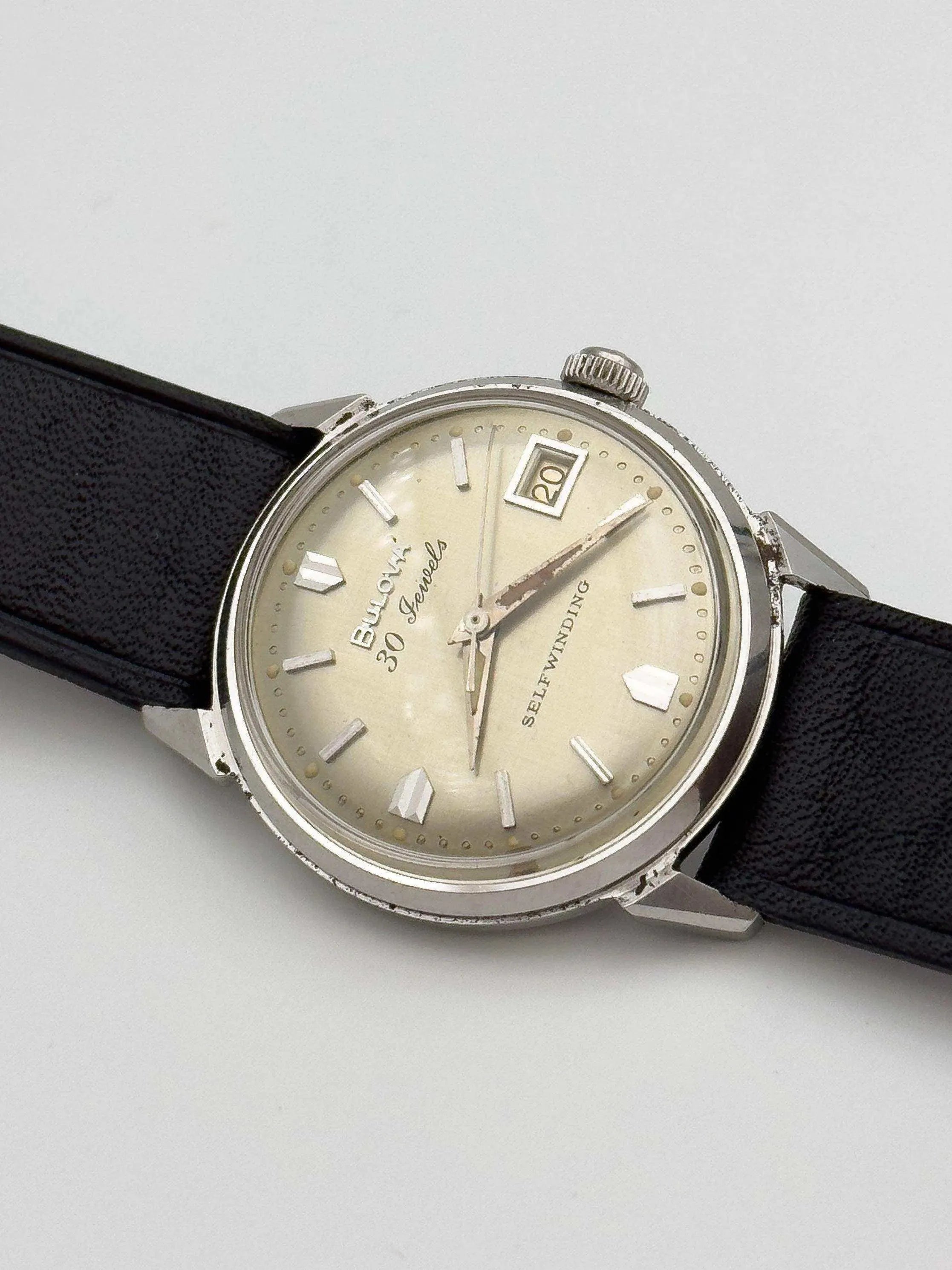 Bulova - Lin Date - 1966 - Atelier Victor Paris - Vintage Watch Shop Dubai