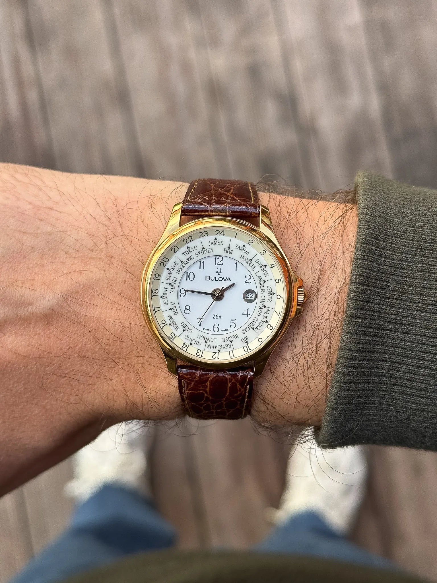 Bulova - Tour du Monde Date Or - boîte & papier - 1990s - Atelier Victor - Vintage  Shop