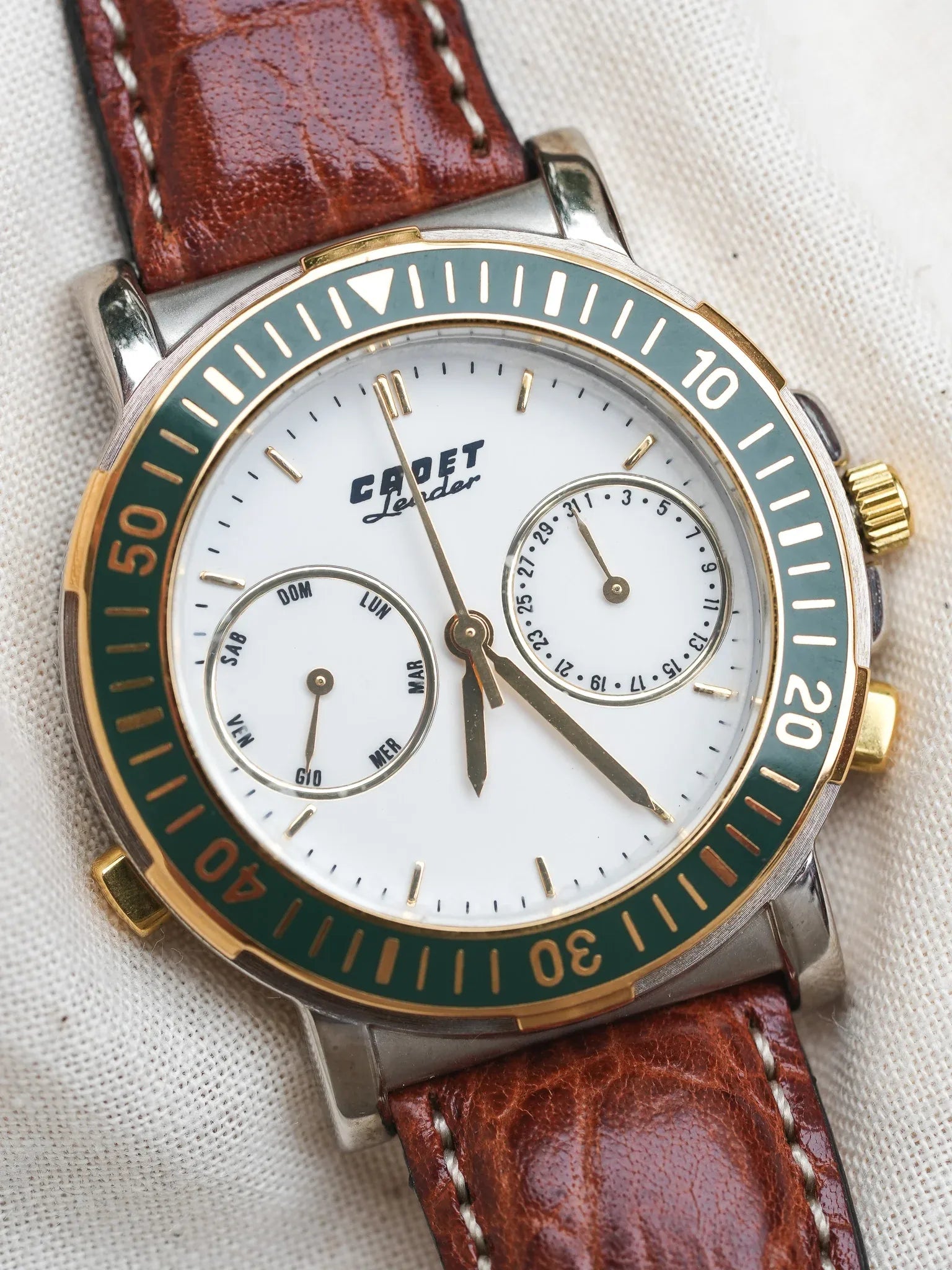 Cadet - Leader Calendrier Acier Or Lunette Verte - NOS - 1980s - Atelier Victor