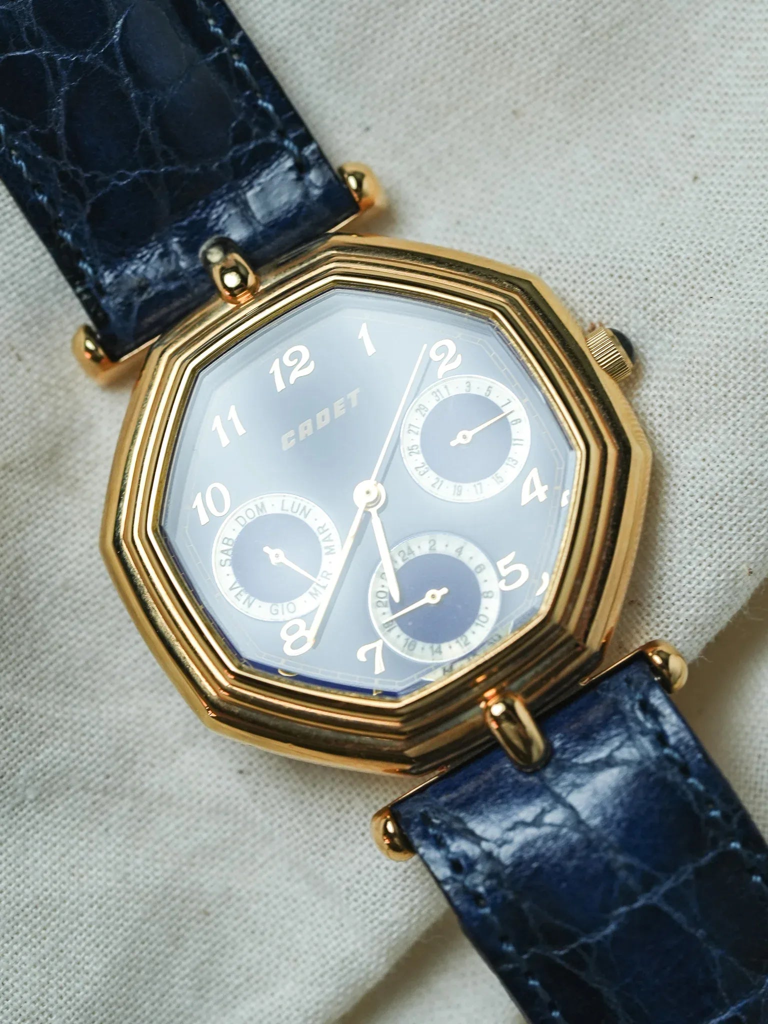 Cadet - Octogonale Or Bleu Triple Date - NOS -1990s - Atelier Victor