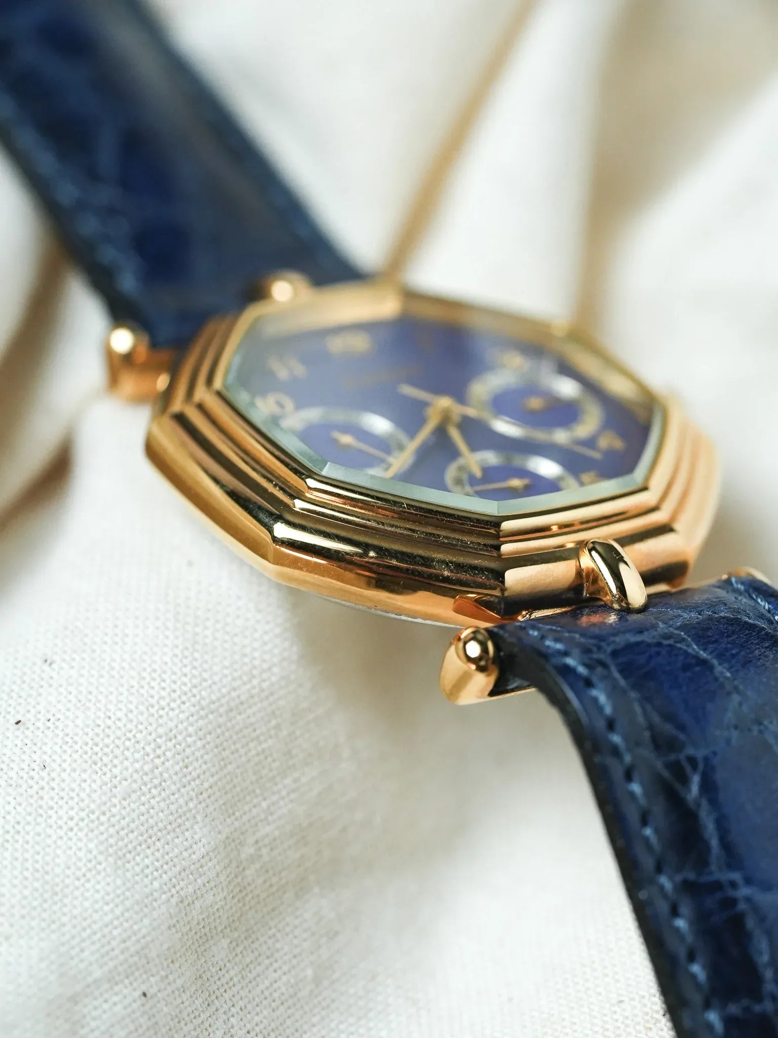 Cadet - Octogonale Or Bleu Triple Date - NOS -1990s - Atelier Victor