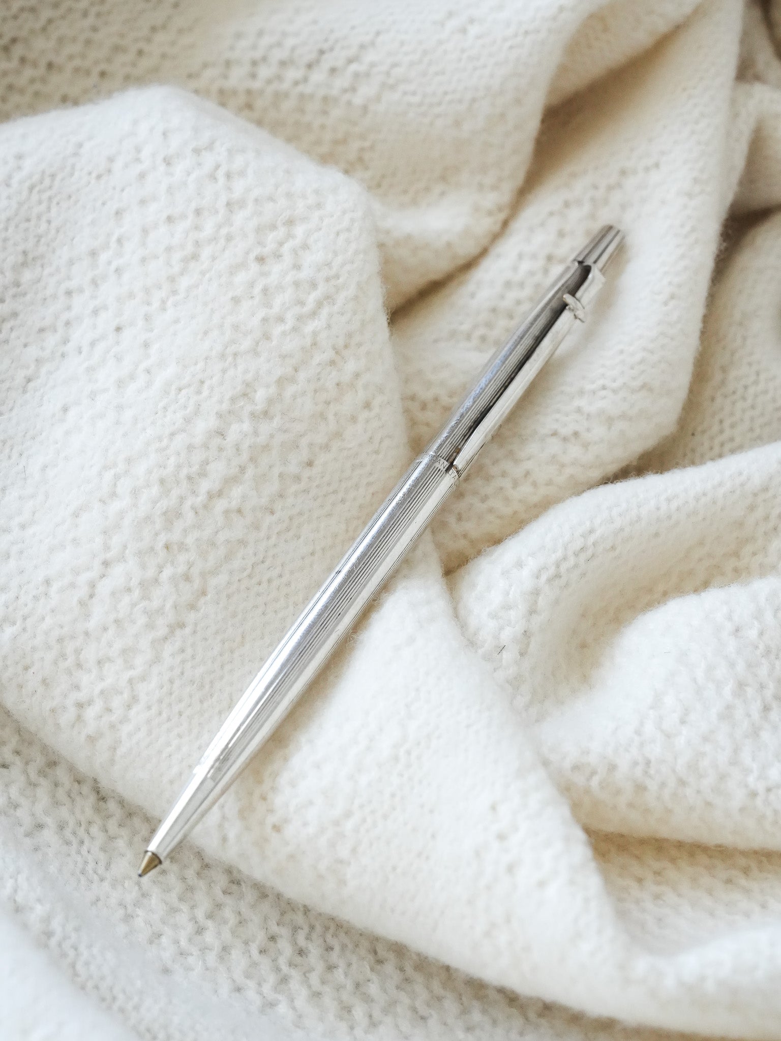 Caran d'ache - Stylo bille MADISON Luxe plaqué argent - 1990s - Atelier Victor - Vintage  Shop