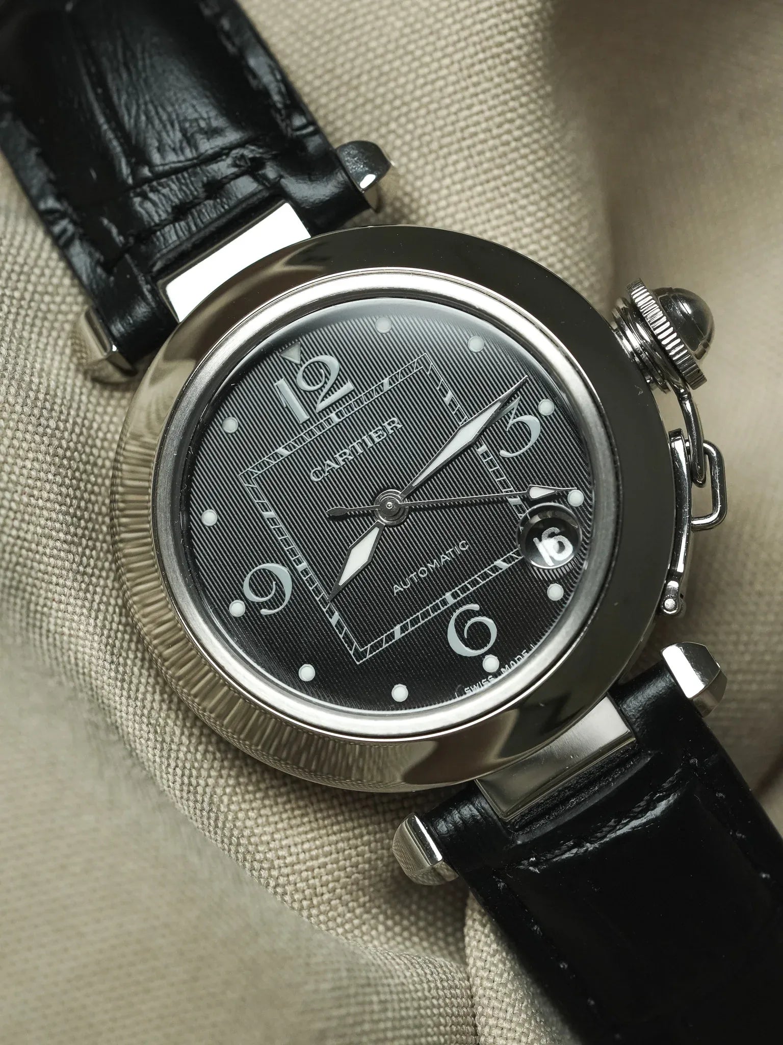 Cartier - Pasha 2324 Cuir Date Blanc Tapissé - Papier - 2003 - Atelier Victor