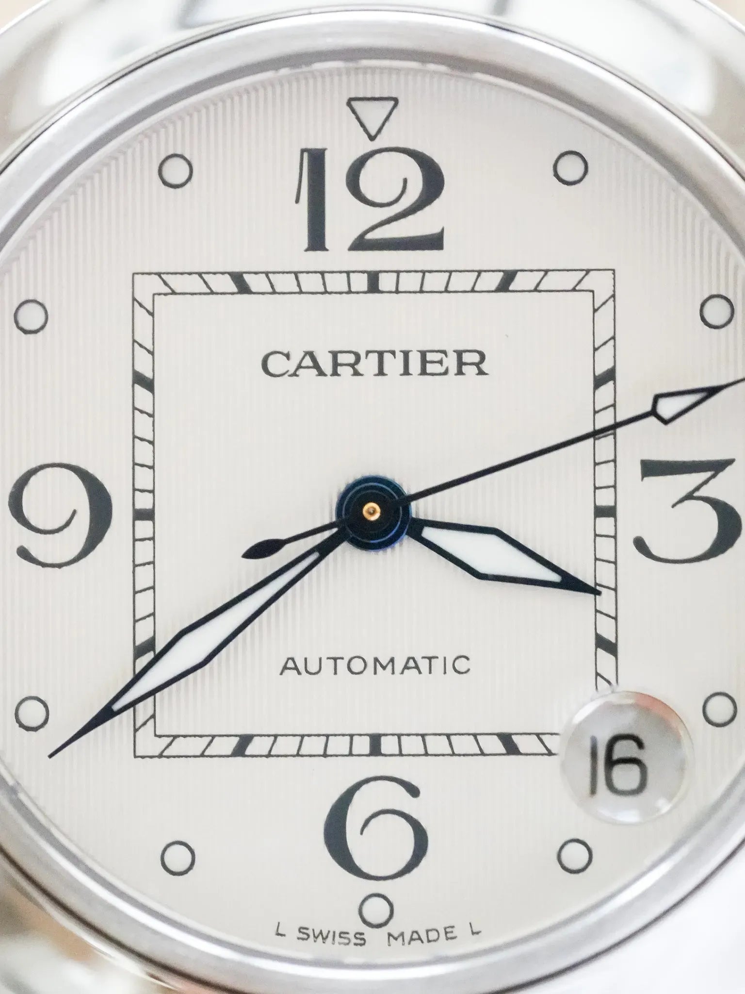 Cartier - Pasha 2324 Date Blanc Tapissé Cuir - 2000s - Atelier Victor