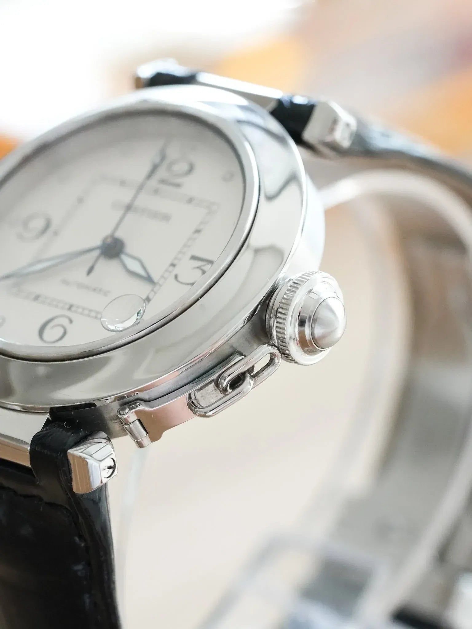 Cartier - Pasha 2324 Date Blanc Tapissé Cuir - 2000s - Atelier Victor