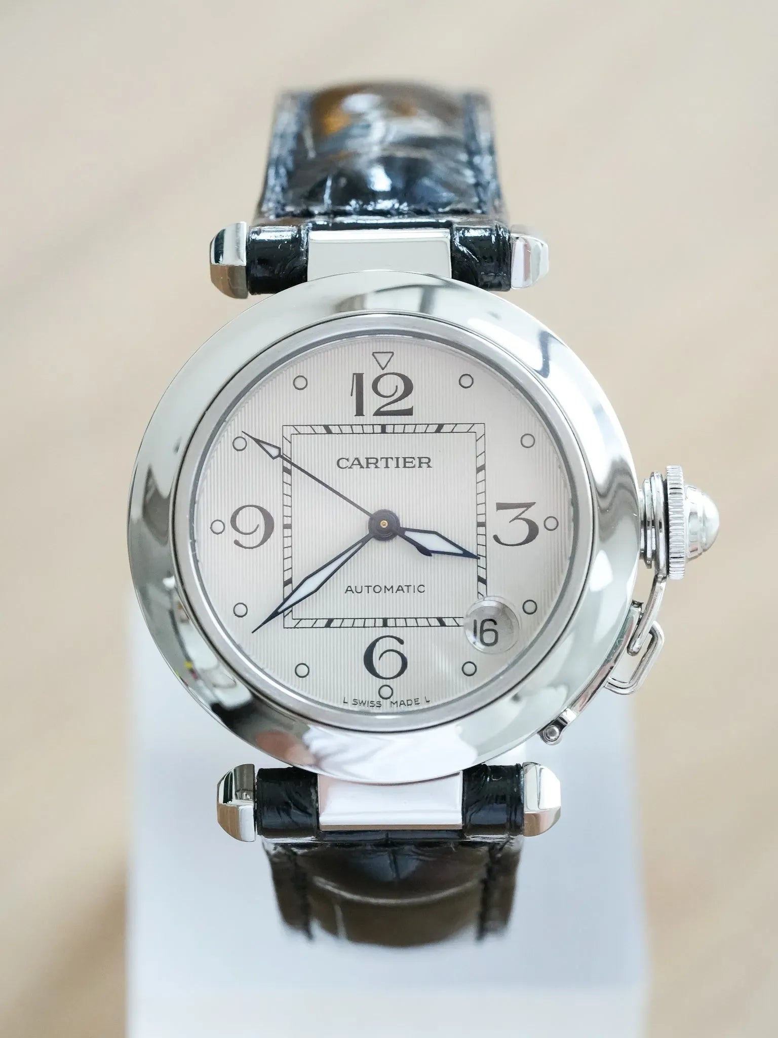 Cartier - Pasha 2324 Date Blanc Tapissé Cuir - 2000s - Atelier Victor