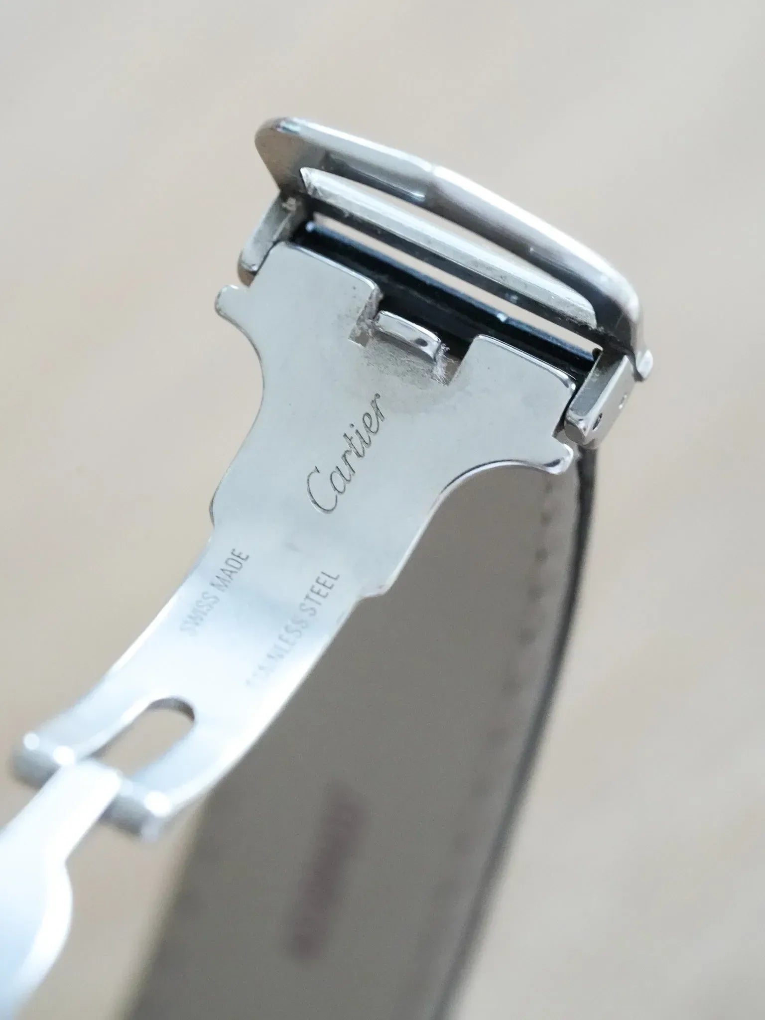 Cartier - Pasha 2324 Date Blanc Tapissé Cuir - 2000s - Atelier Victor - Vintage  Shop
