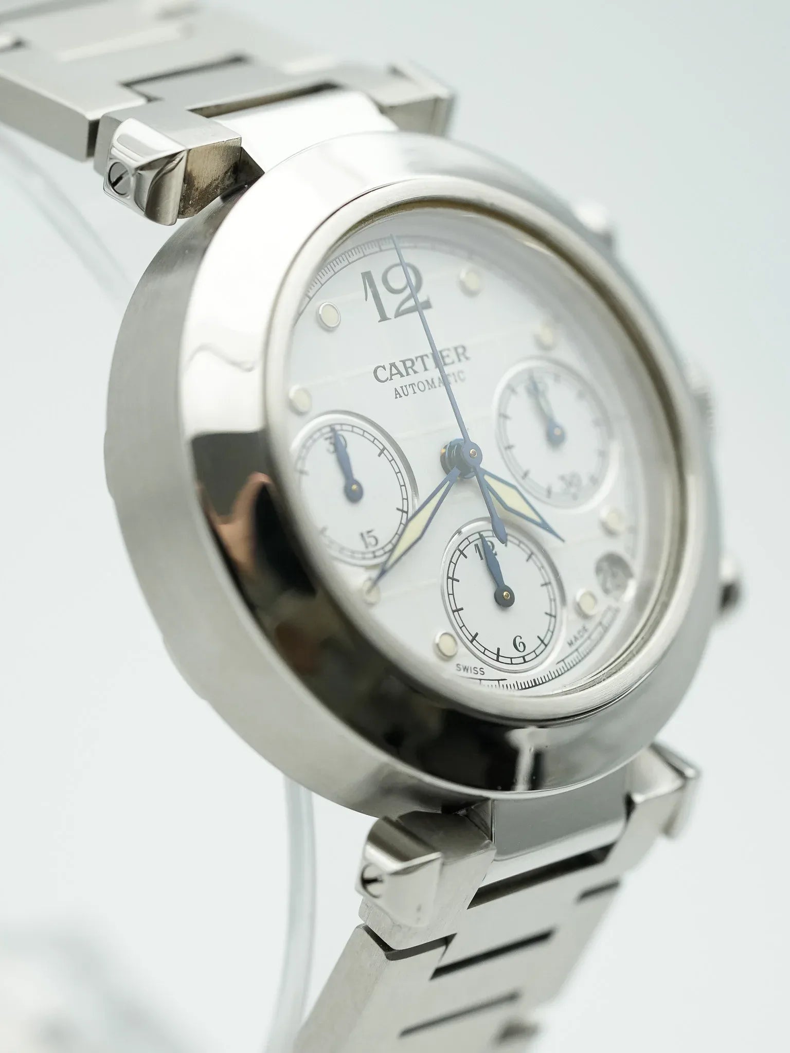 Cartier - Pasha 2412 Chronographe Blanc Quadrillé - 2000s - Atelier Victor - Vintage  Shop