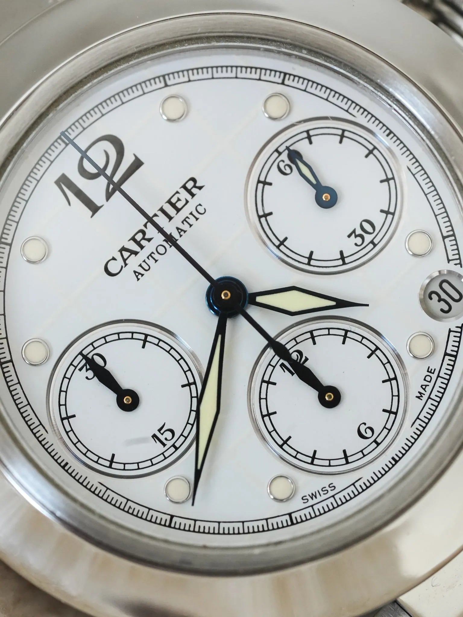Cartier - Pasha Chronographe Blanc Quadrillé - 2000s - Atelier Victor - Vintage  Shop