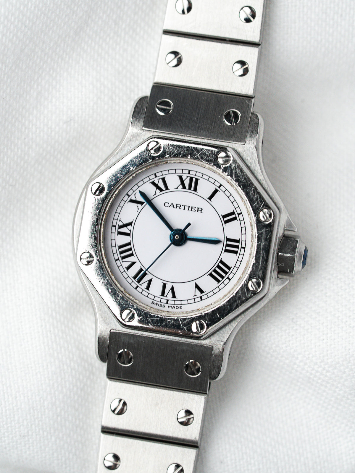 Montre Cartier vintage en acier, boîtier octogonal, cadran blanc avec chiffres romains