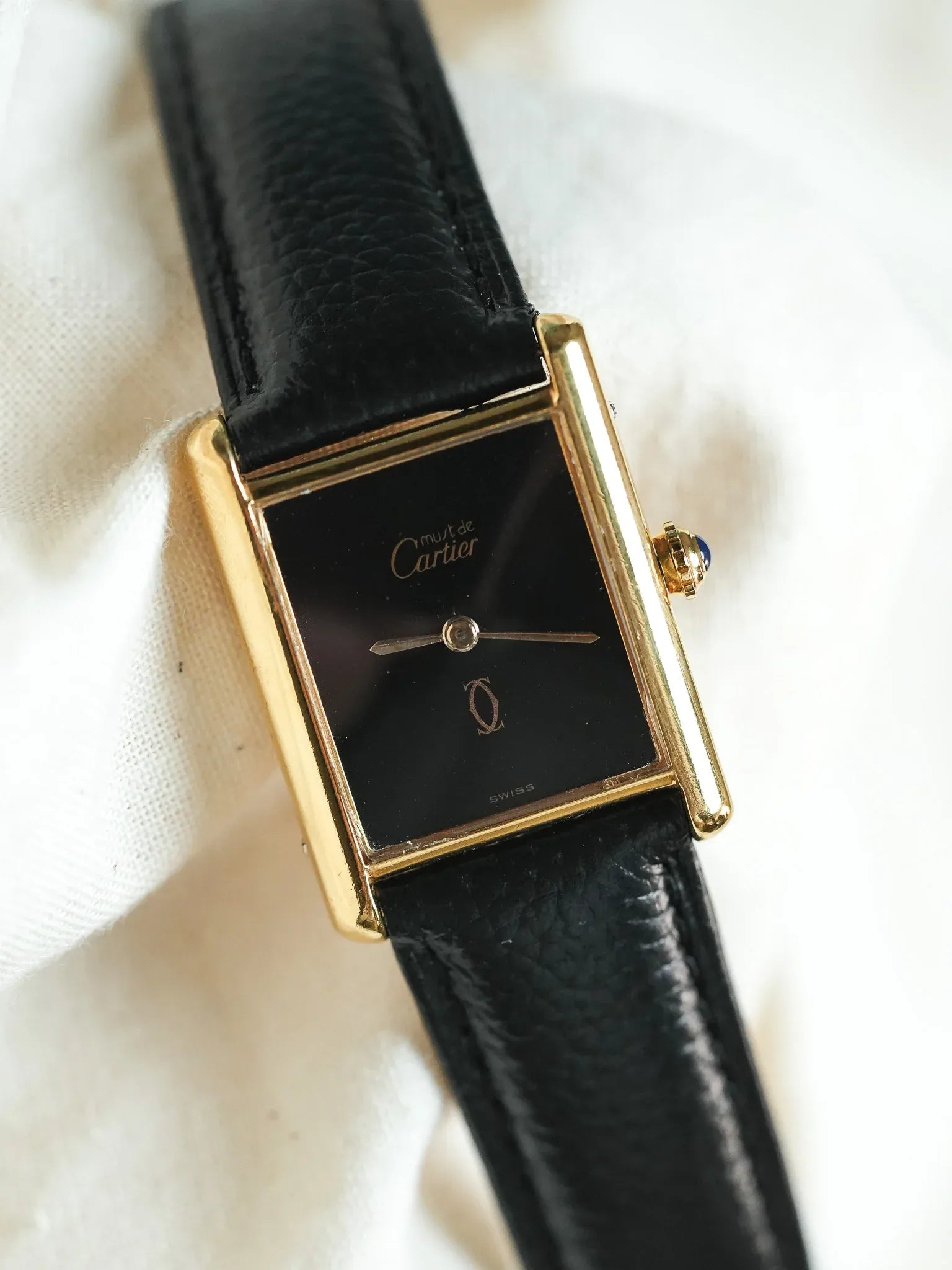 Cartier - Tank Must de Cartier 23x30 Vermeil Cadran Noir laqué Boucle Déployante - 1980s - Atelier Victor - Vintage  Shop