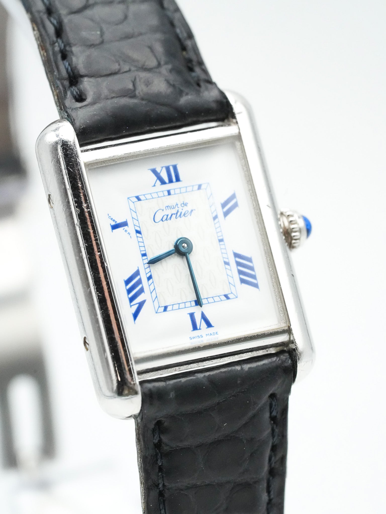 Cartier - Tank Must SM 2416 en argent massif index bleu - 1990s - Atelier Victor Paris - Vintage Watch Shop Dubai