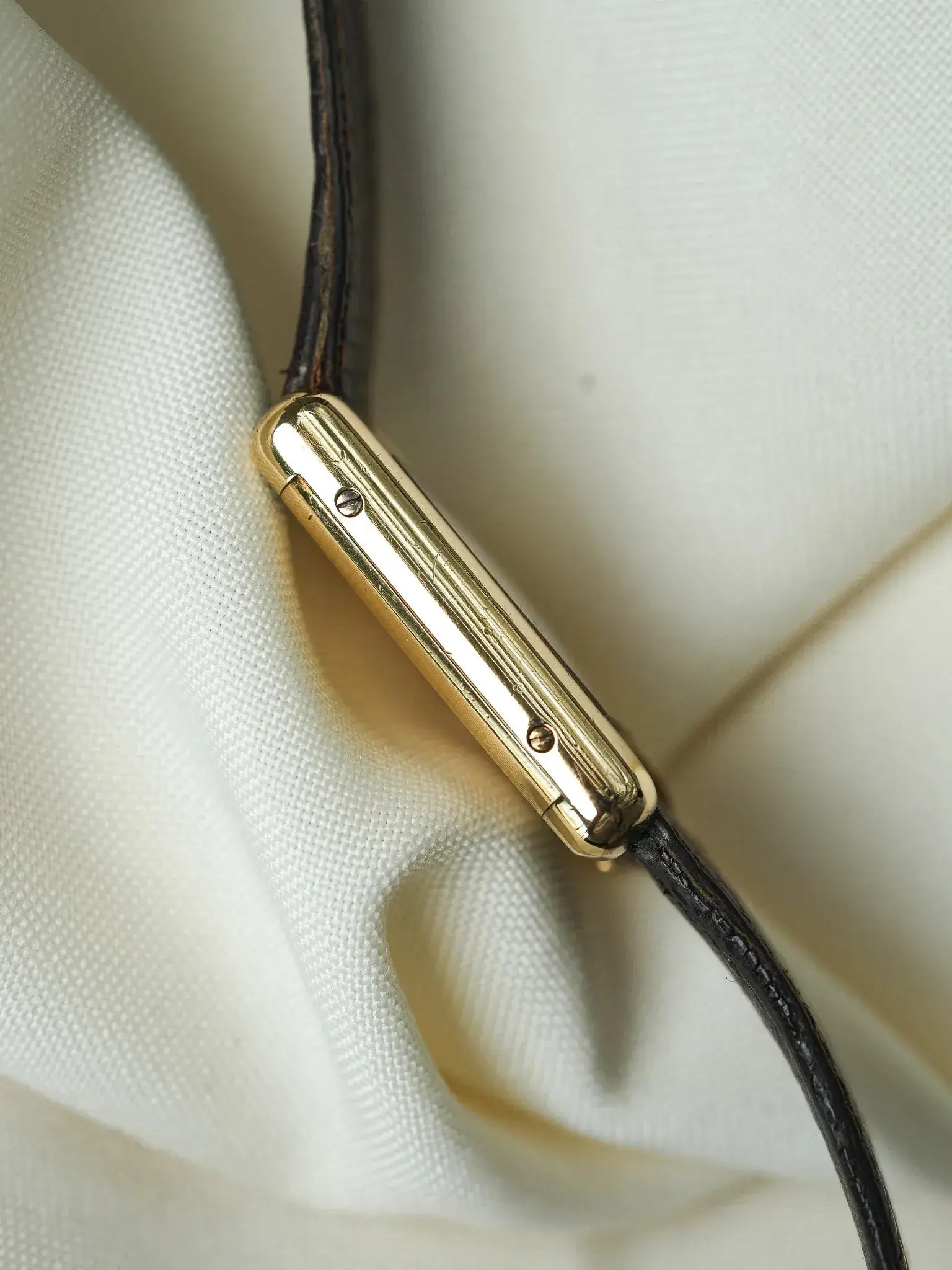 Montre Cartier Tank Must SM Vermeil (Années 1980) – Cadran Rouge & Mécanique