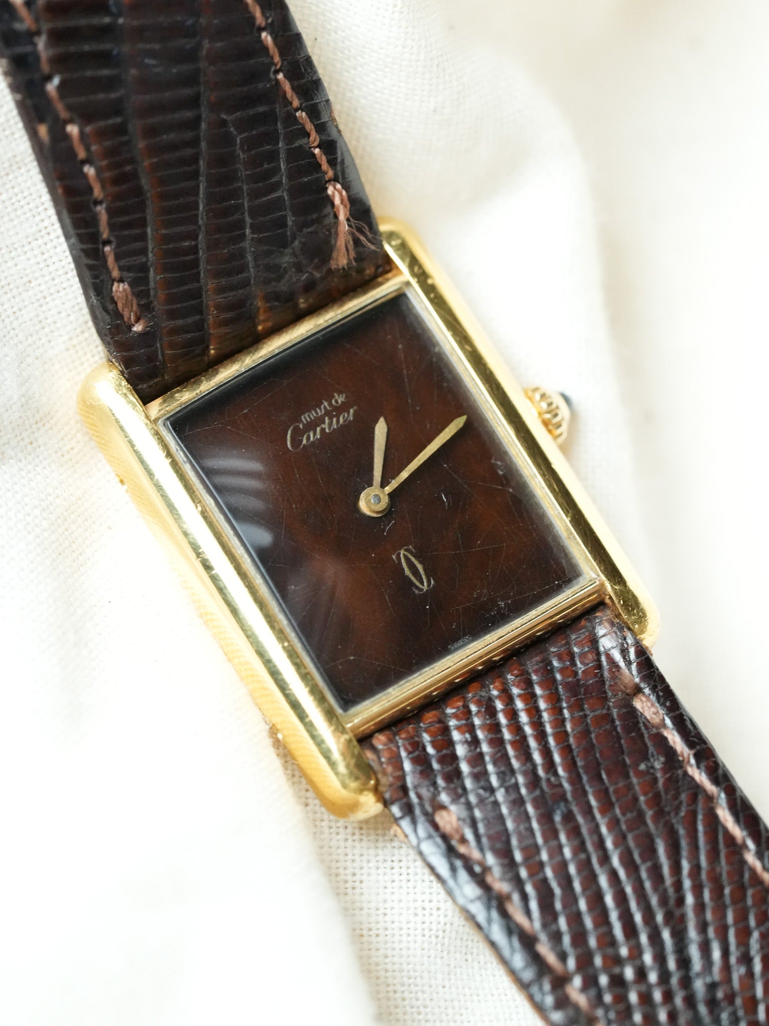 Cartier - Tank Must Vermeil Cadran "Boisé" Spider Medium - 1980s - Atelier Victor - Vintage  Shop